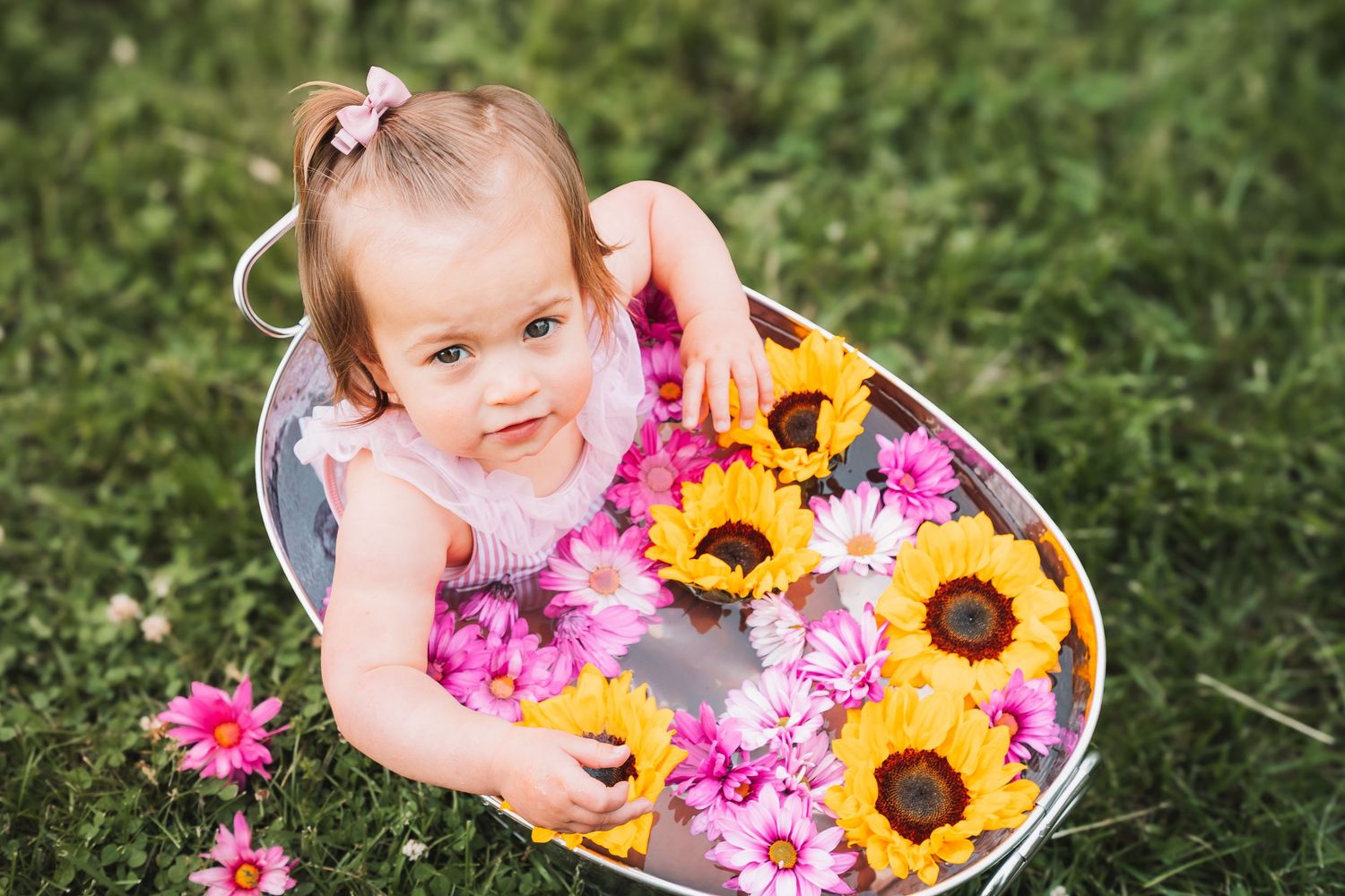 Toddler Bath Flowers Topeka KS Abeni Rene Photography Ward Meade Park