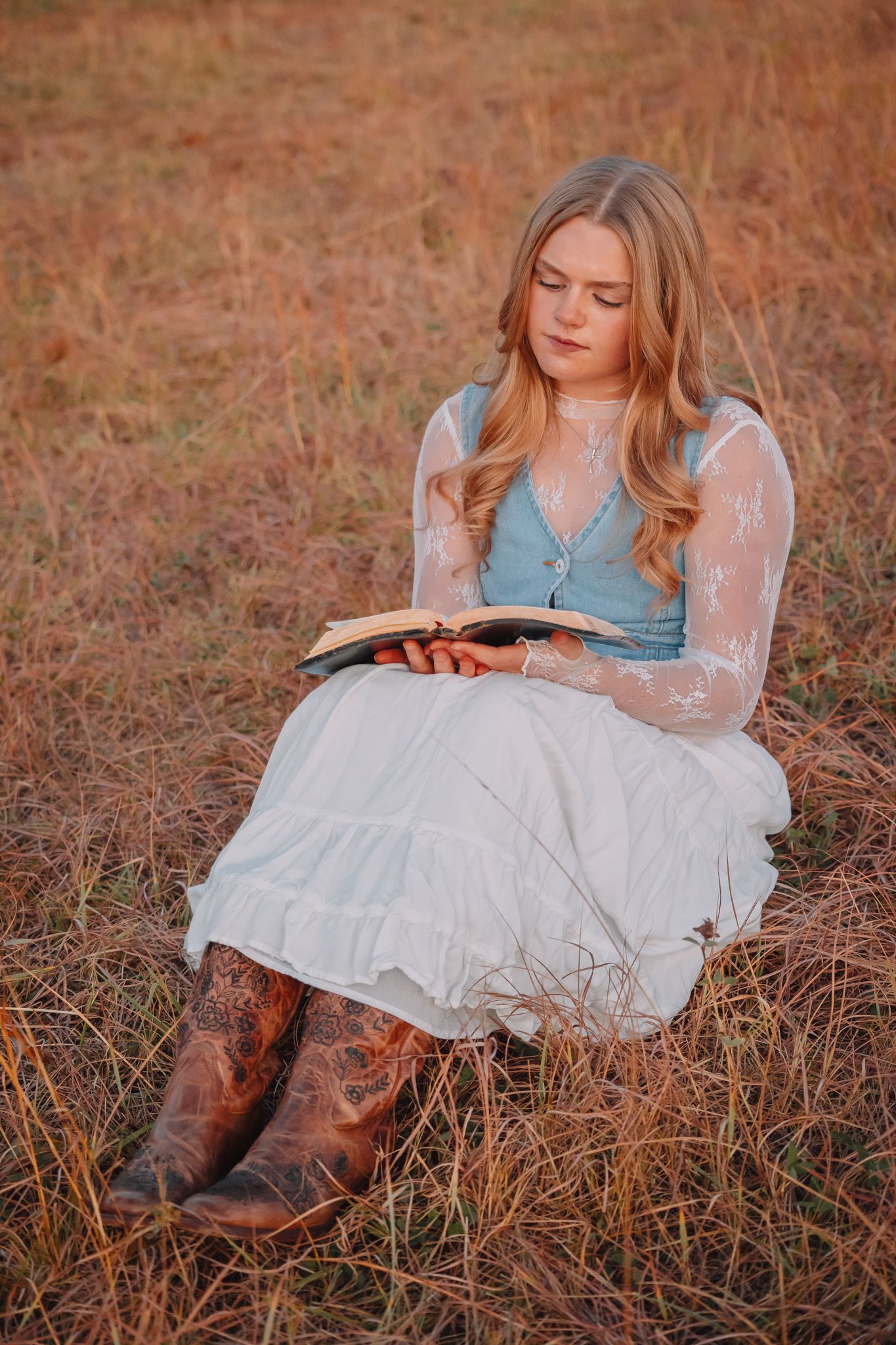 Senior Photos girl Topeka KS Topeka with Bible