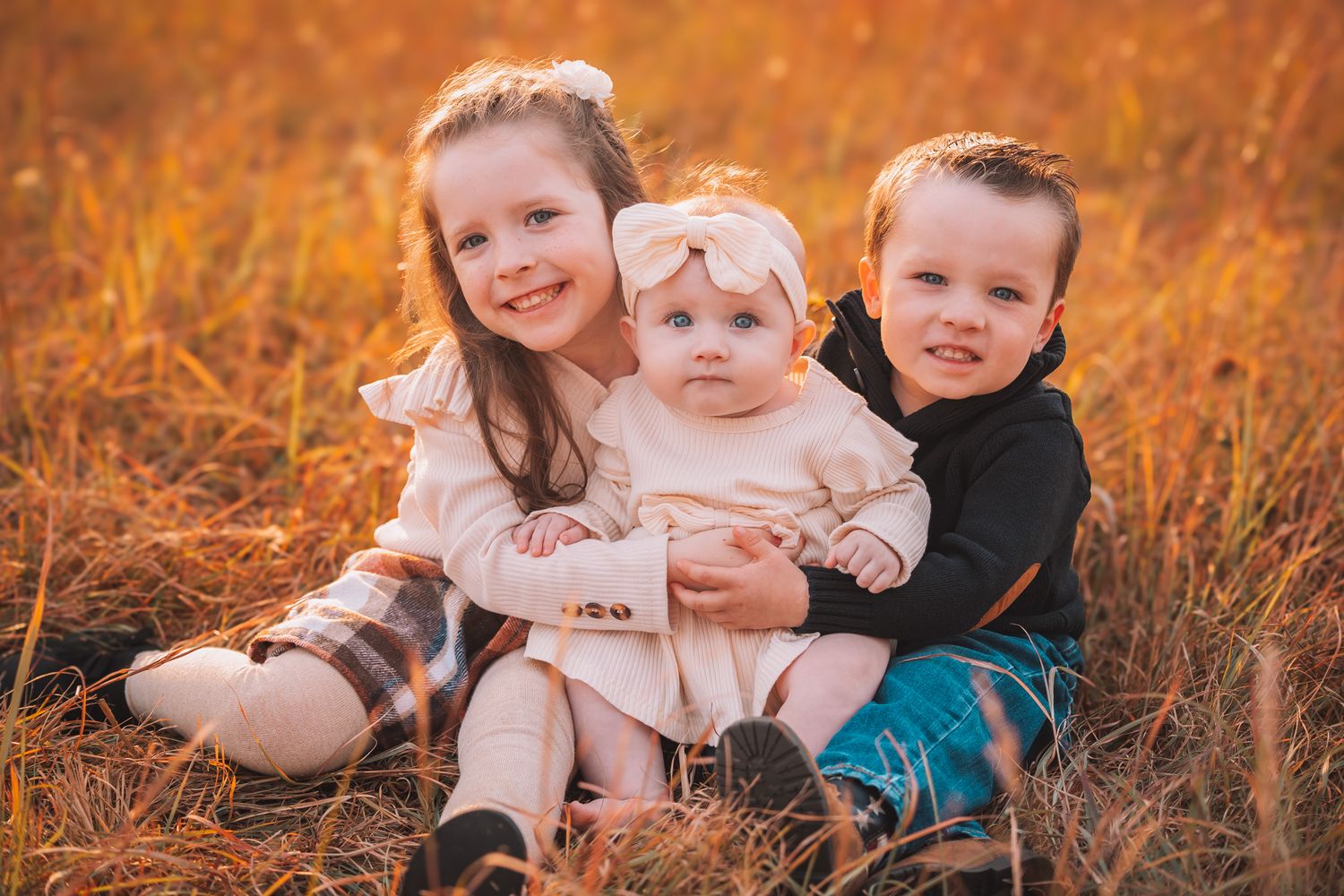 Sweet Family Photo of parents and little children in fall. Topeka, KS  at the Governor's Mansion, Cedar Crest.