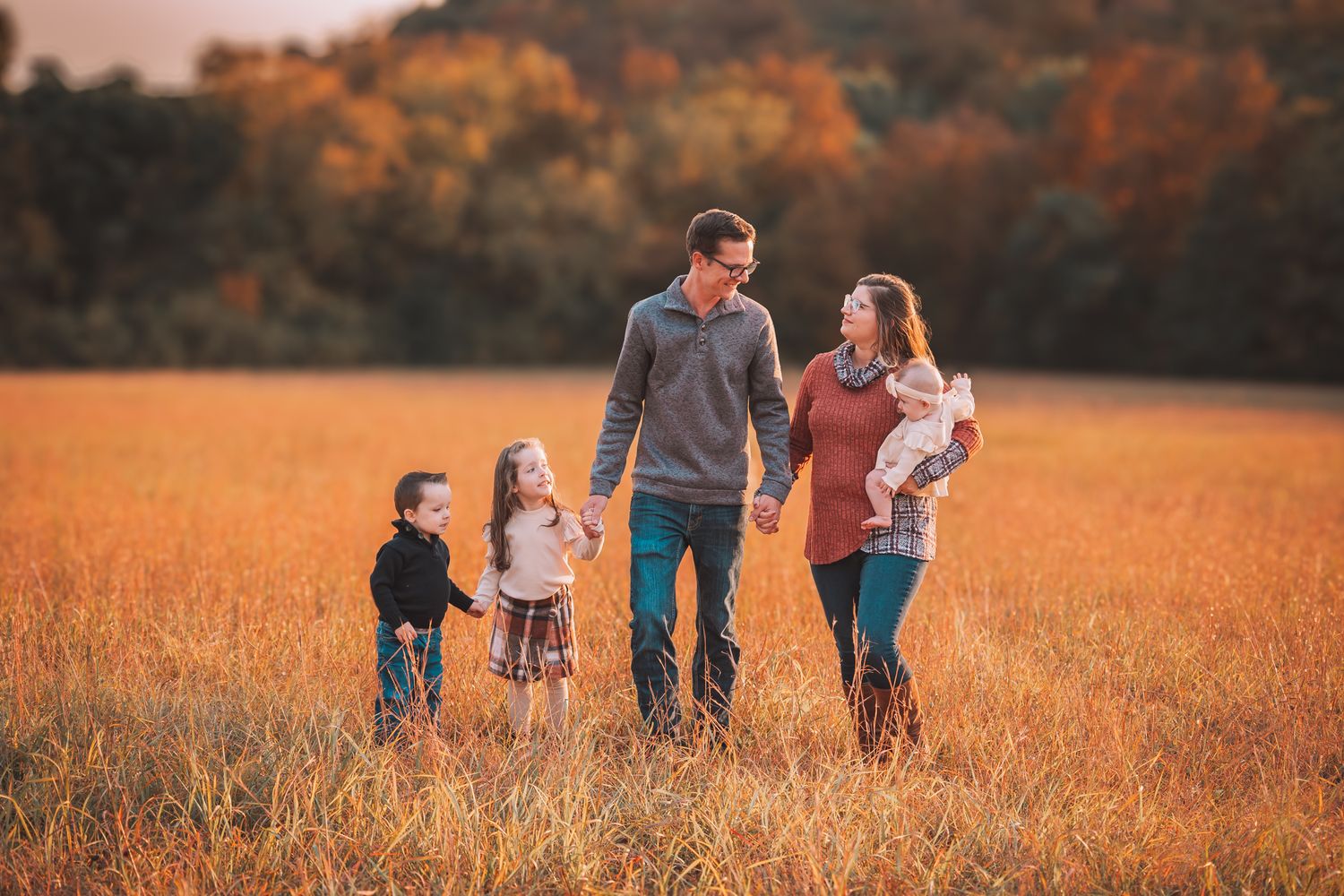 Sweet Family Photo of parents and little children in fall. Topeka, KS  at the Governor's Mansion, Cedar Crest.