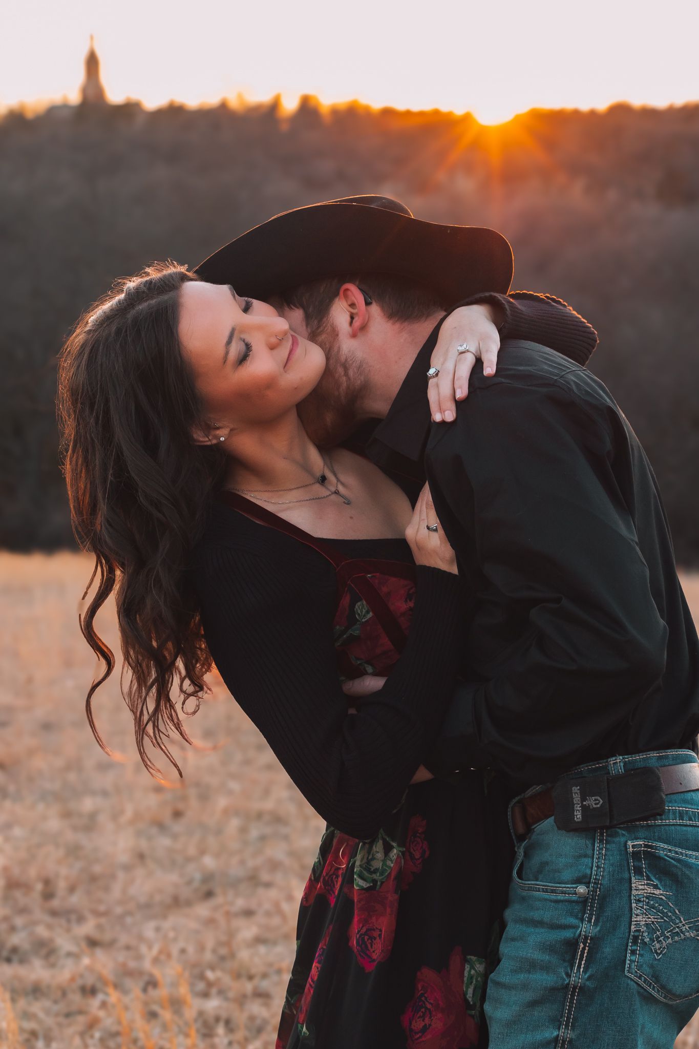 Romantic Couple's Photos at the Governor's Mansion, Cedar Crest, in Topeka, KS at golden hour.