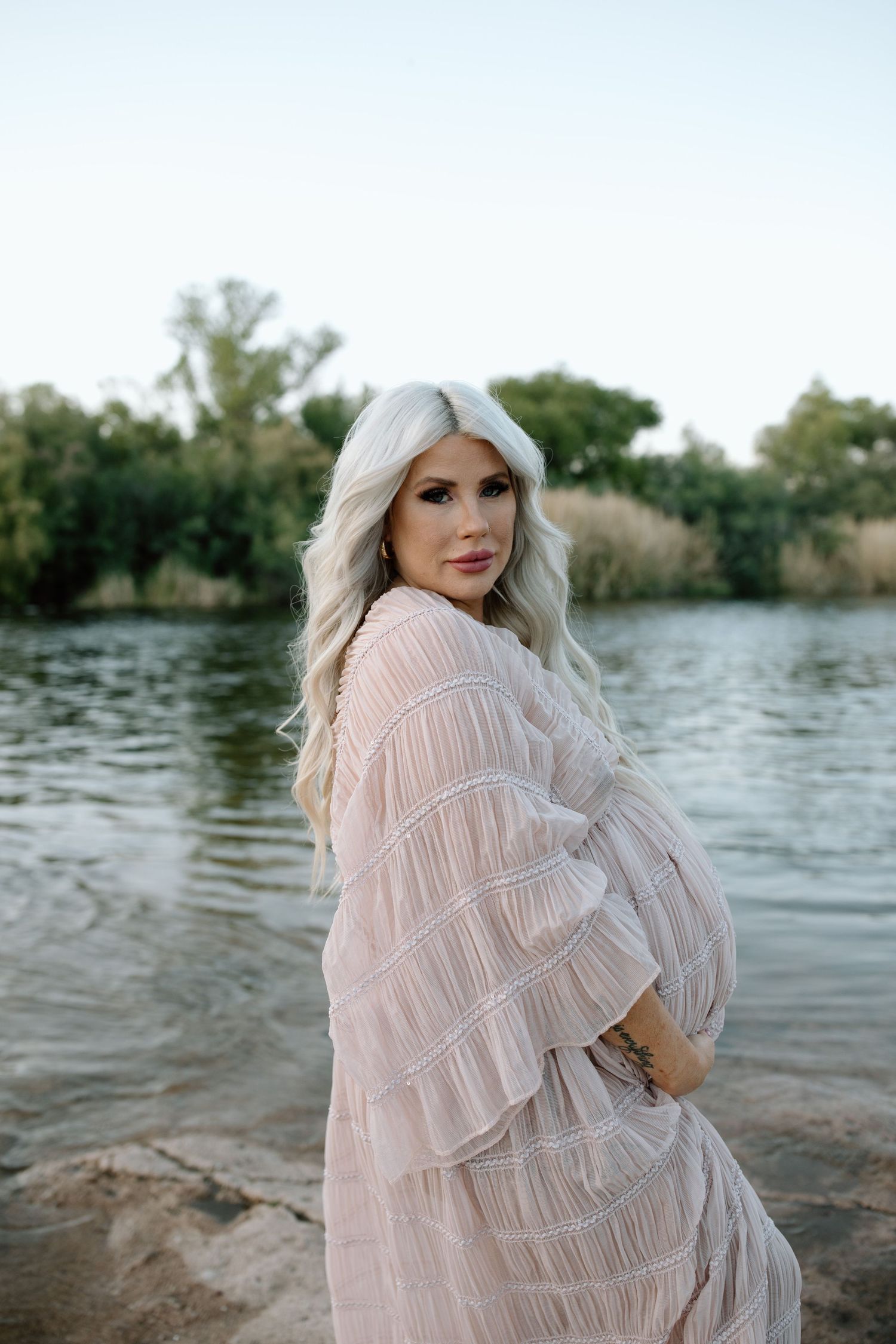 maternity session by water