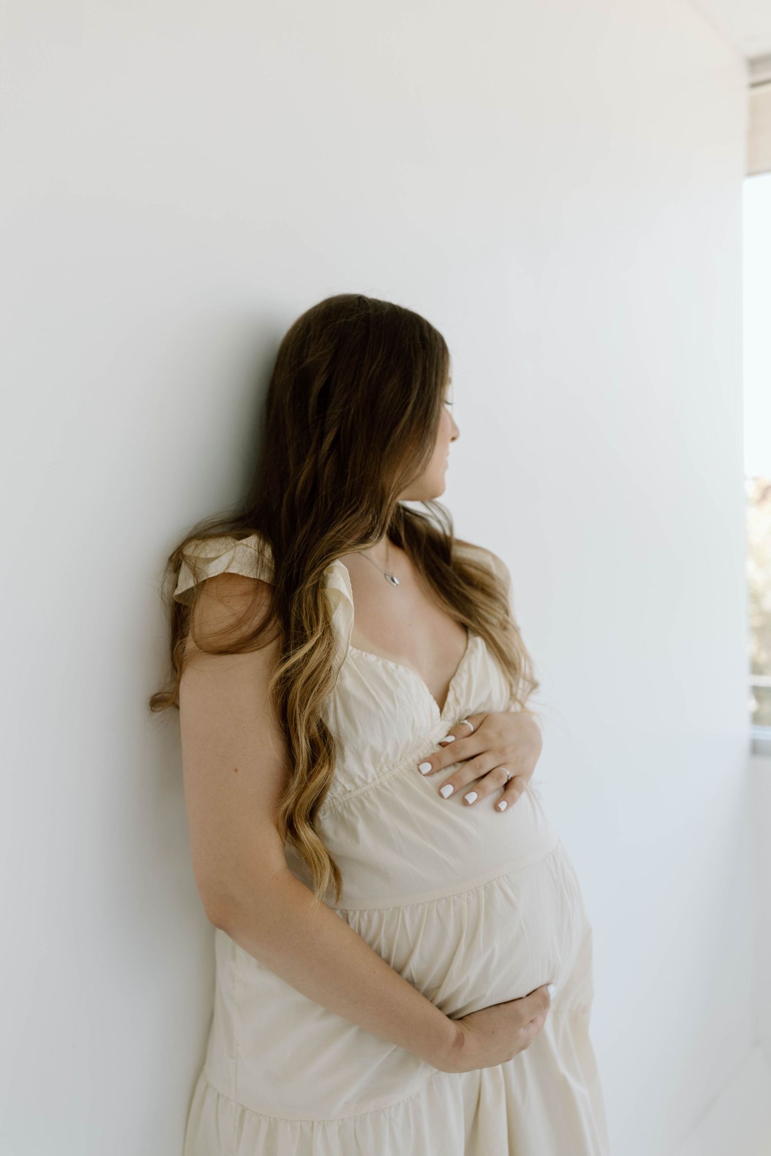 solo indoor studio maternity photos