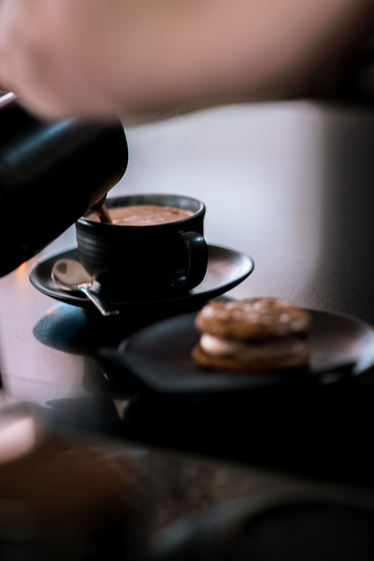 Coffee, hot choclate, cafe cairns, pouring
