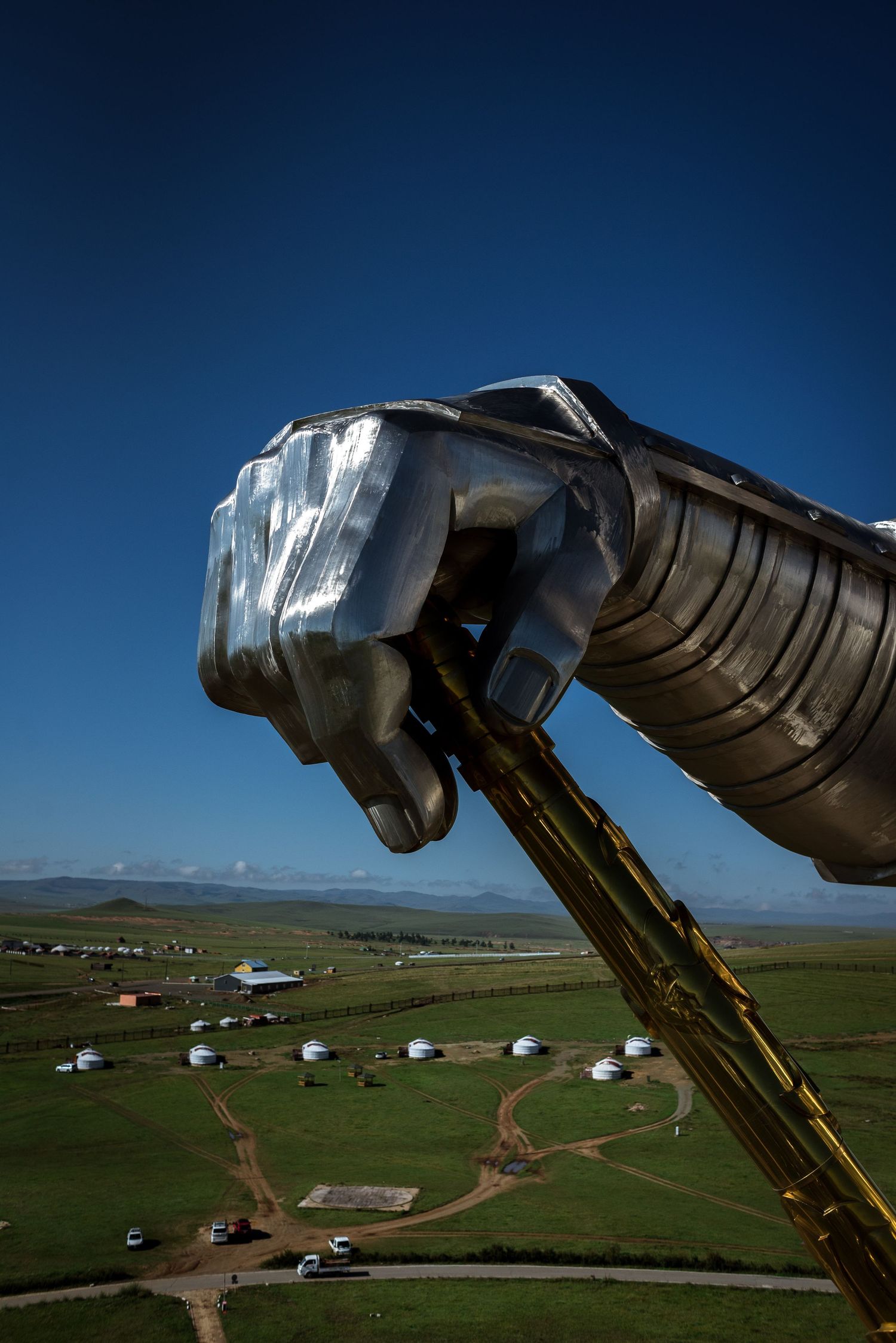 Chinngis Khan Statue, outskirts of Ulaanbataar      © 2025 Jenna Hennessy / The Tone Curve