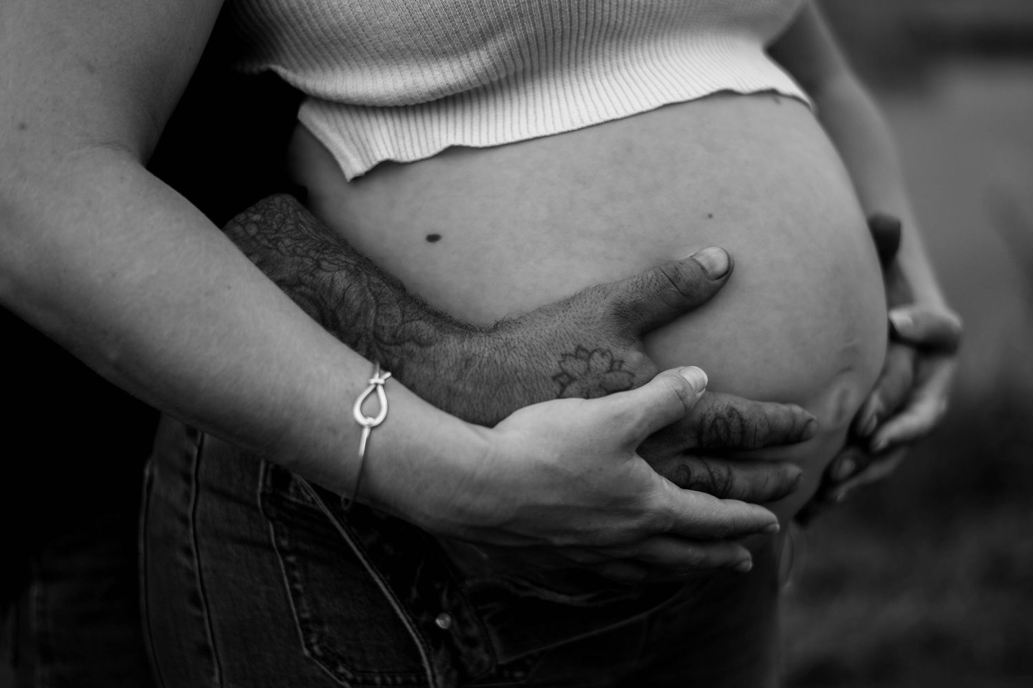Maternity Photos, The Tone Curve Cairns copyright