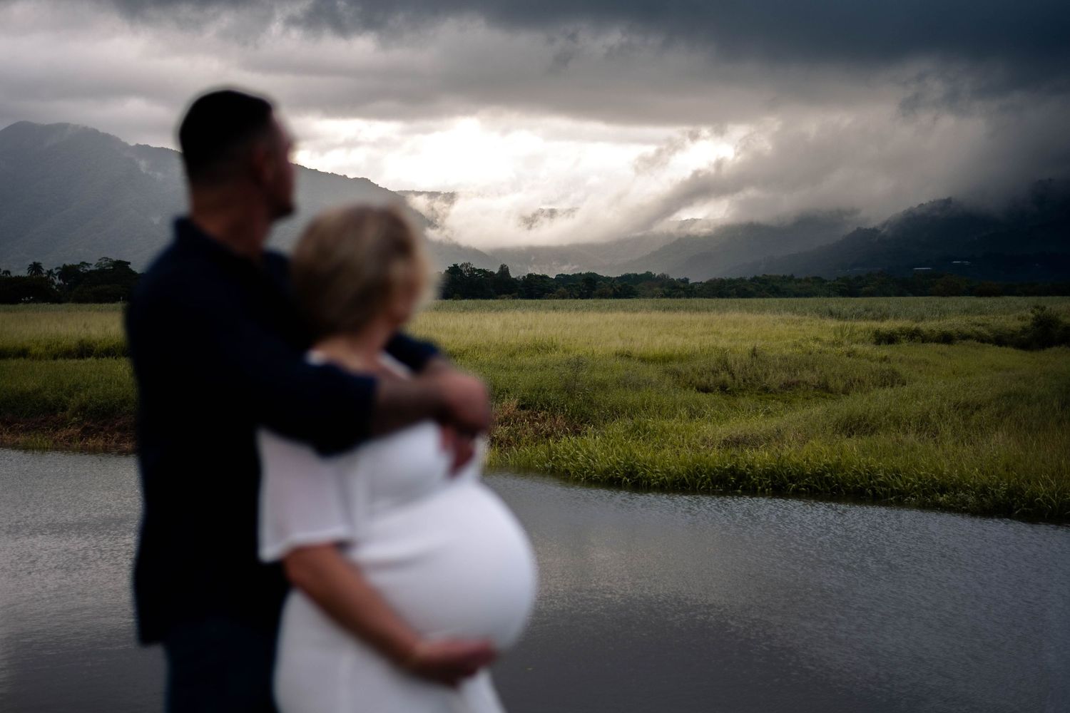 Maternity Photos, The Tone Curve Cairns copyright