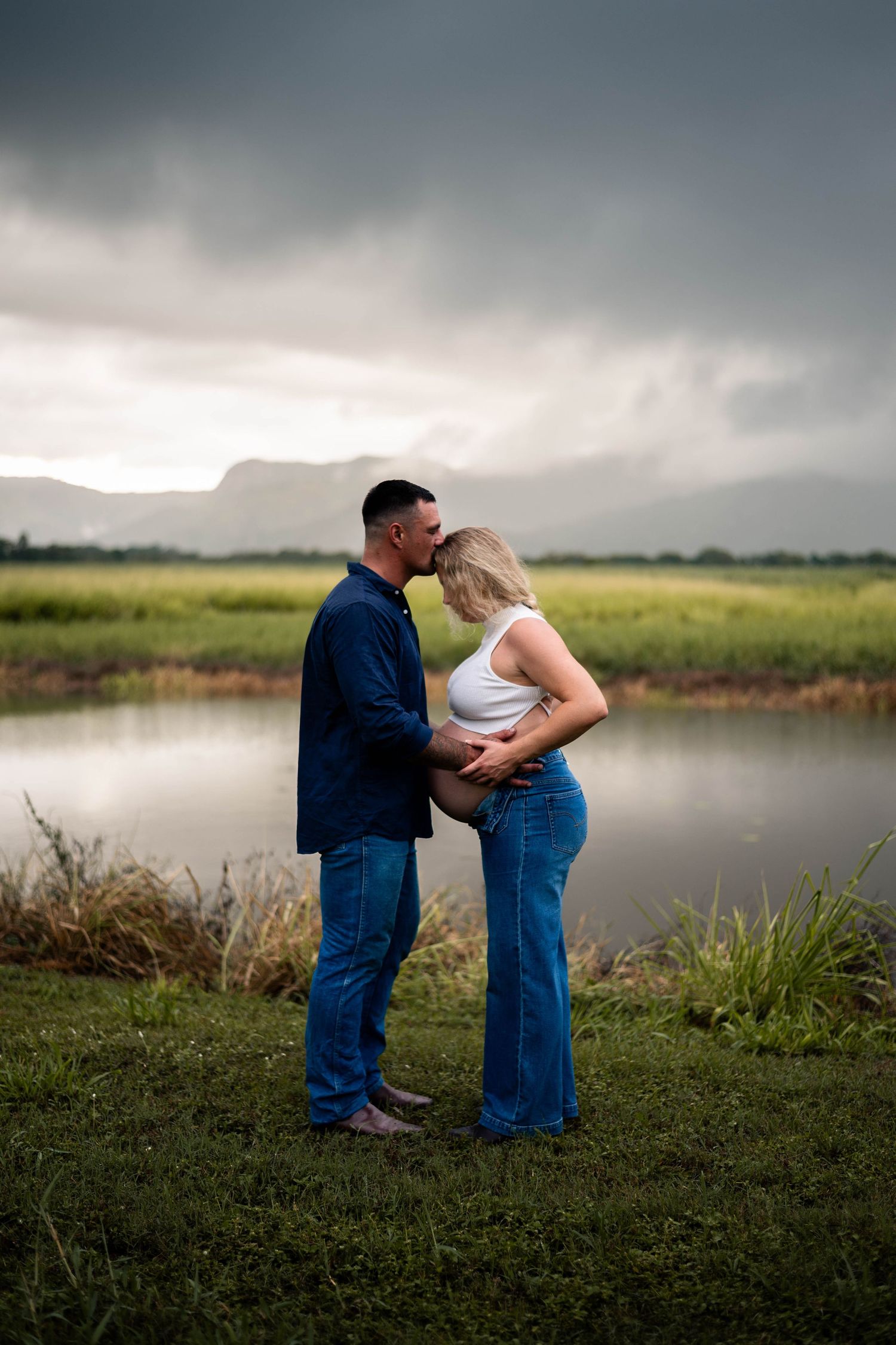 Maternity Photos, The Tone Curve Cairns copyright