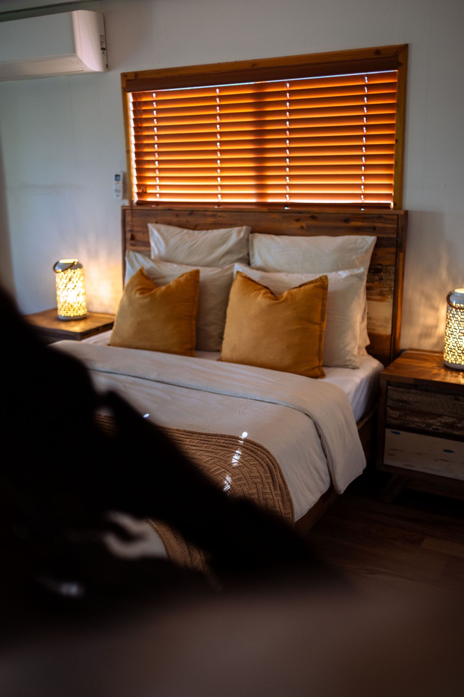 air bnb Mareeba, cairns air bnb pohotographer, bed warm light, luxe stays, boutique accommodation