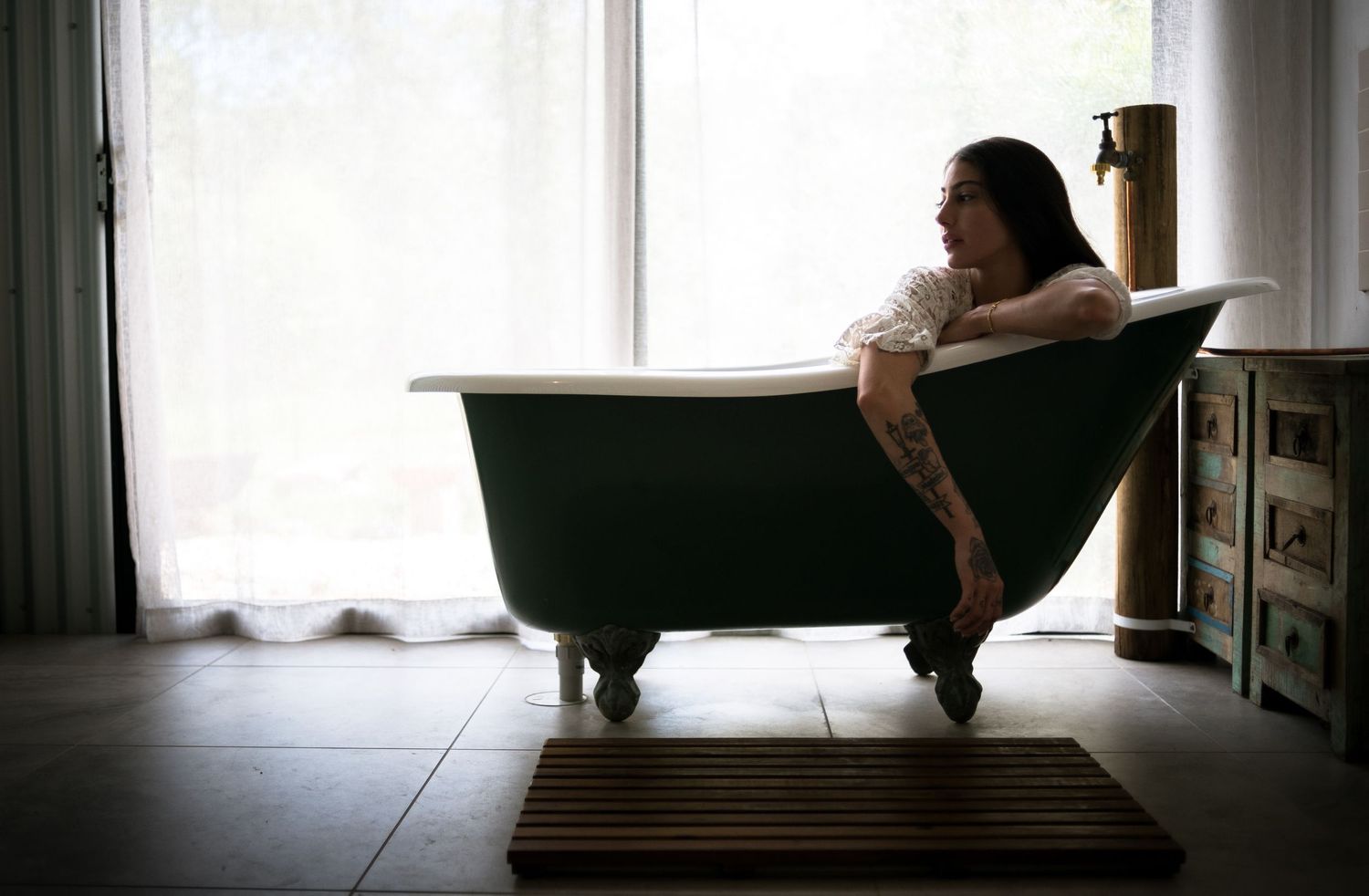 Model, portrait, lifestyle
© 2025 Jenna Hennessy / The Tone Curve