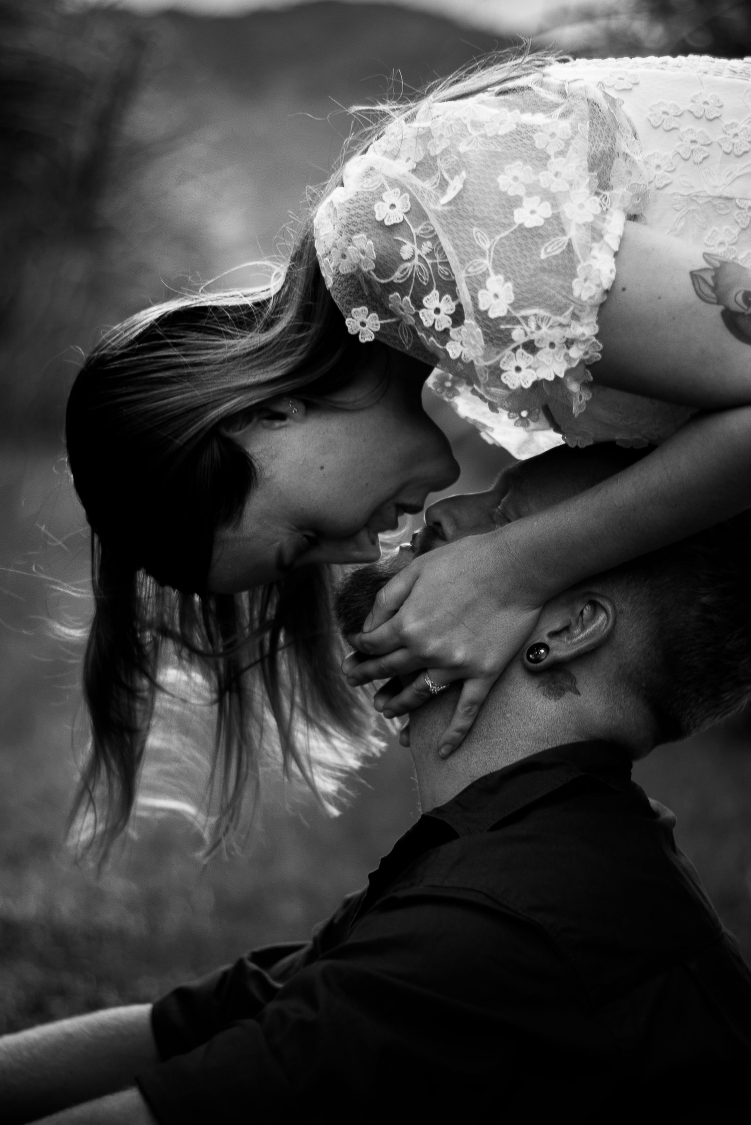 Couples, kissing, cairns, photographer                   © 2025 Jenna Hennessy / The Tone Curve