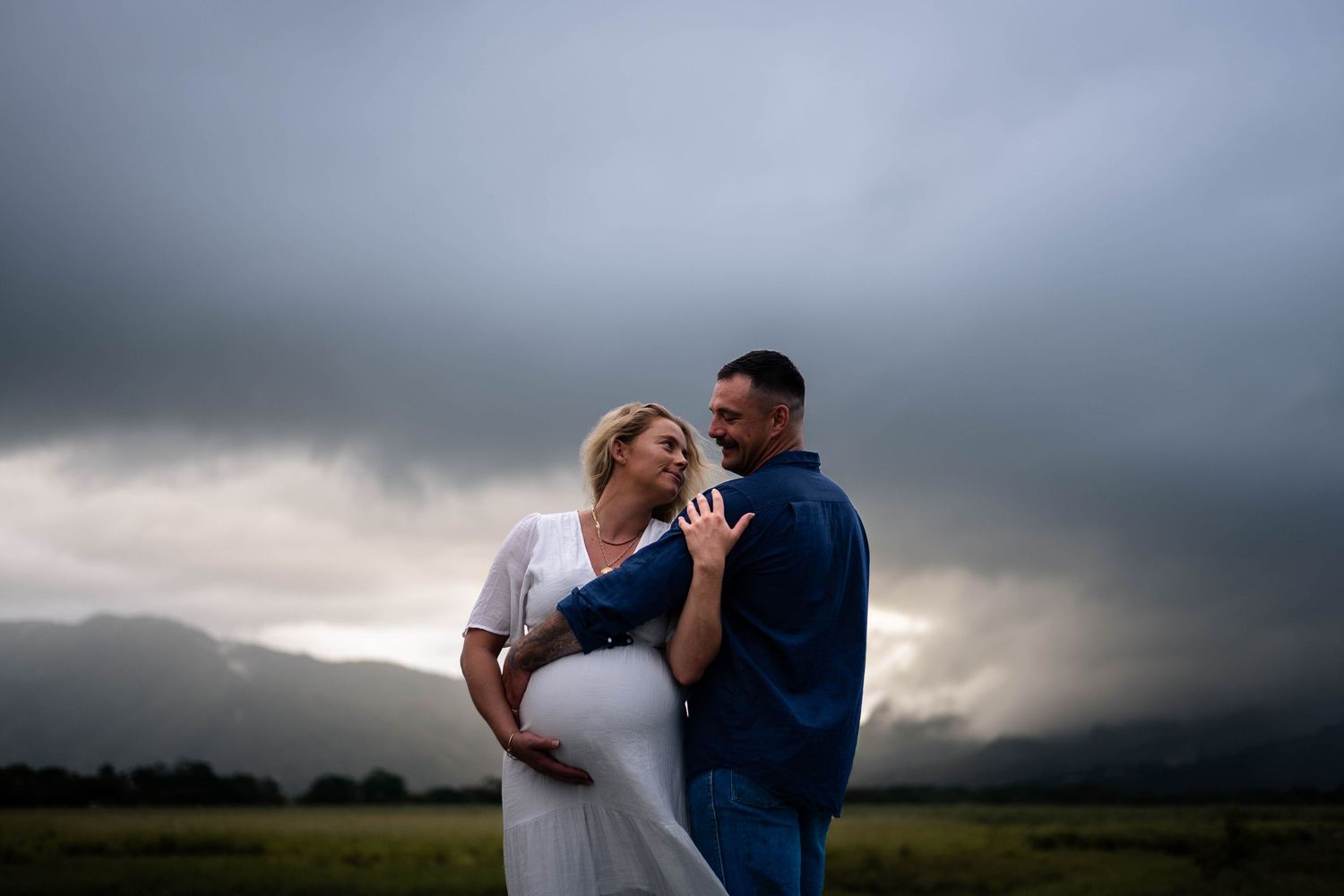 Maternity Photos, The Tone Curve Cairns copyright