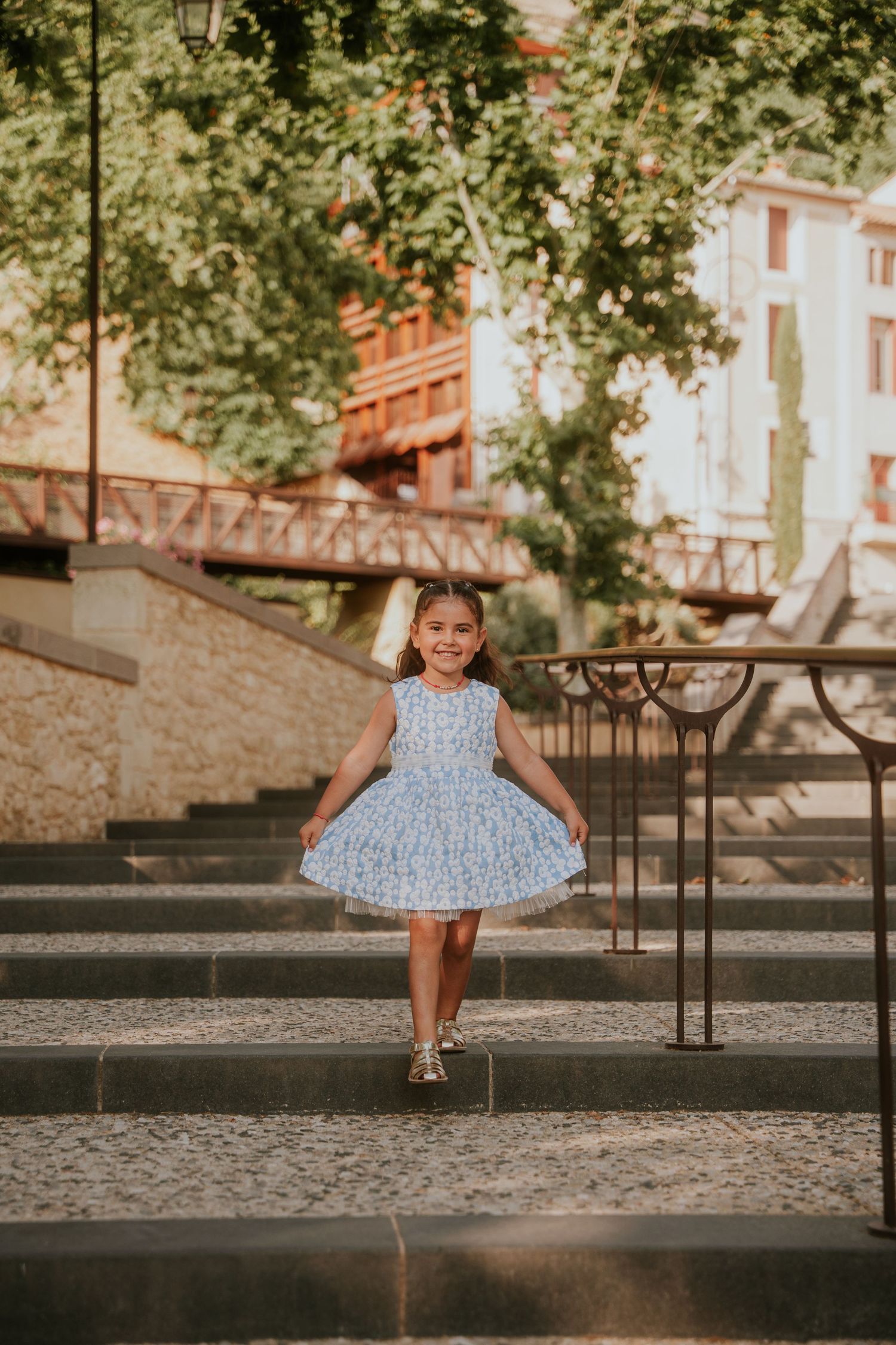 Séance photo enfant, petite fille, robe de princesse, robe de soirée, robe demoiselle d'honneur, Béziers