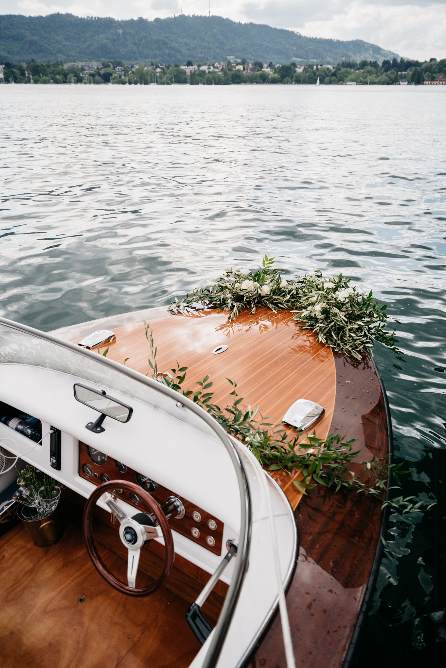 boat decor lake zurich wedding photography