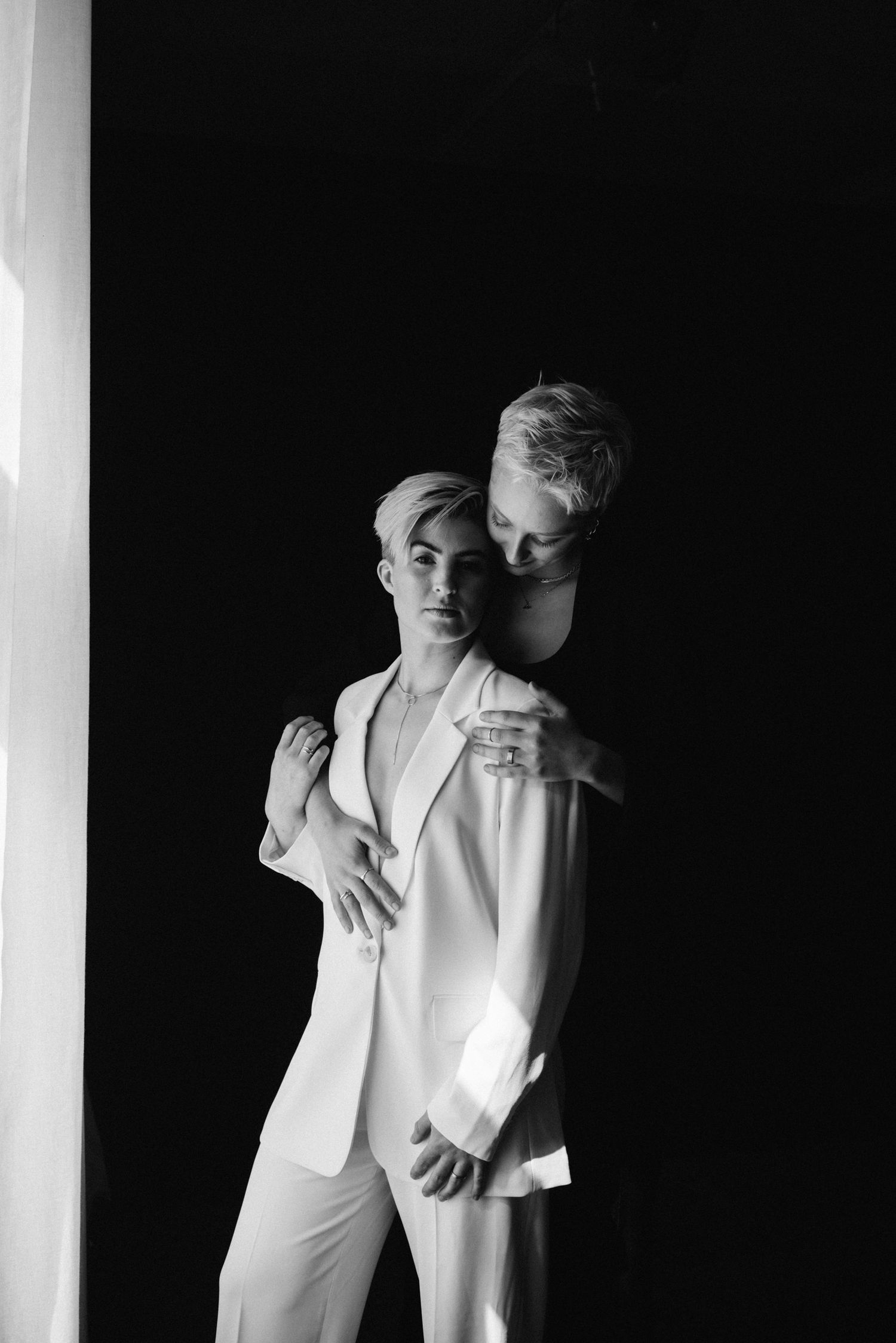 intimate moment LGBTQ+ couple photosession Berlin