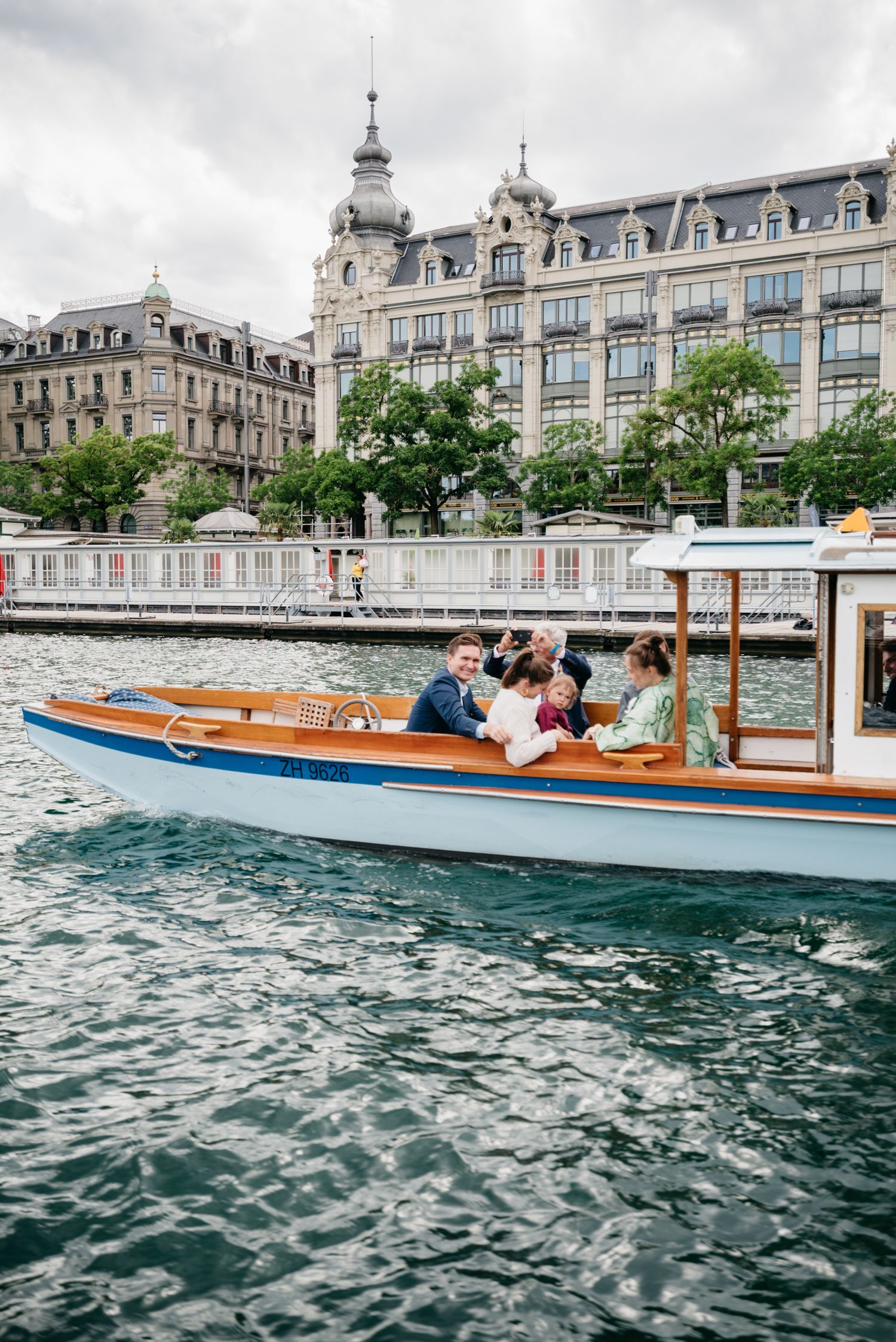 chic photo small wedding ceremony switzerland