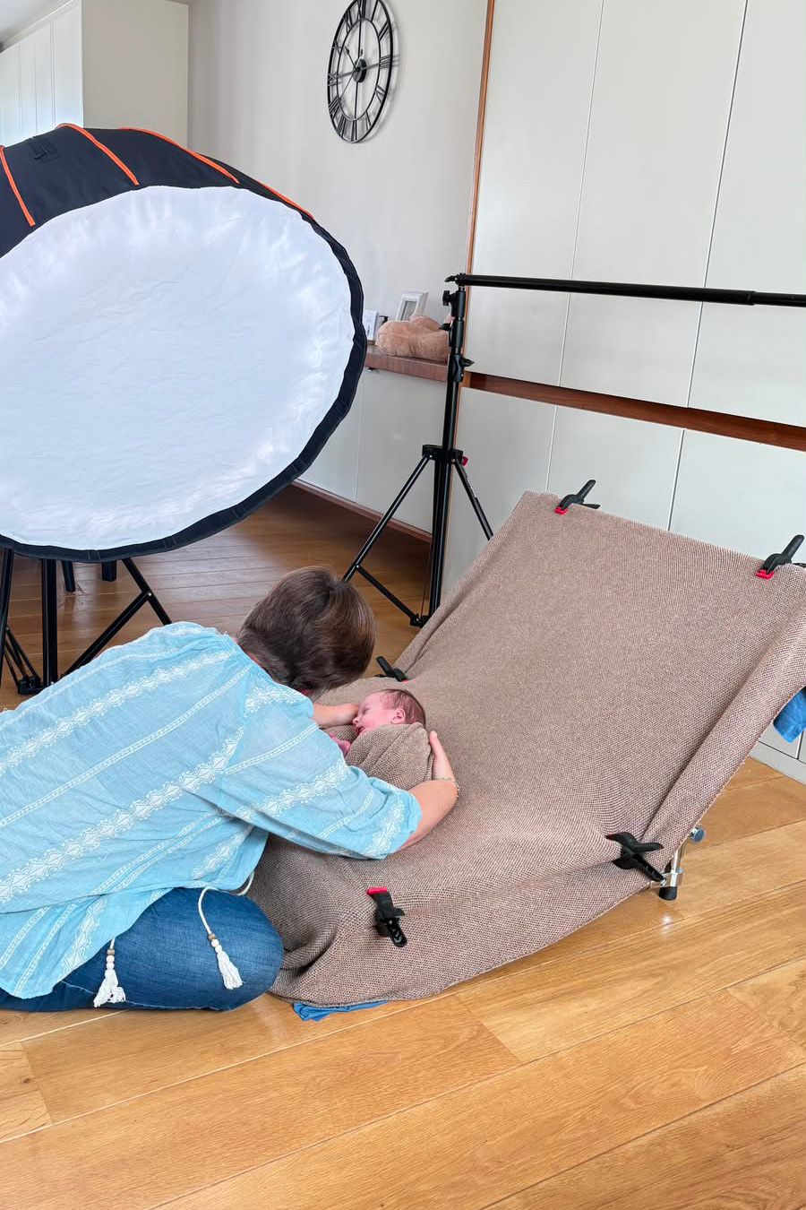 Newborn fotograaf Halle, babyfotografie Halle, newborn fotoshoot, babyshoot Halle, geposeerde tijdloze newbornfotoshoot bij je thuis