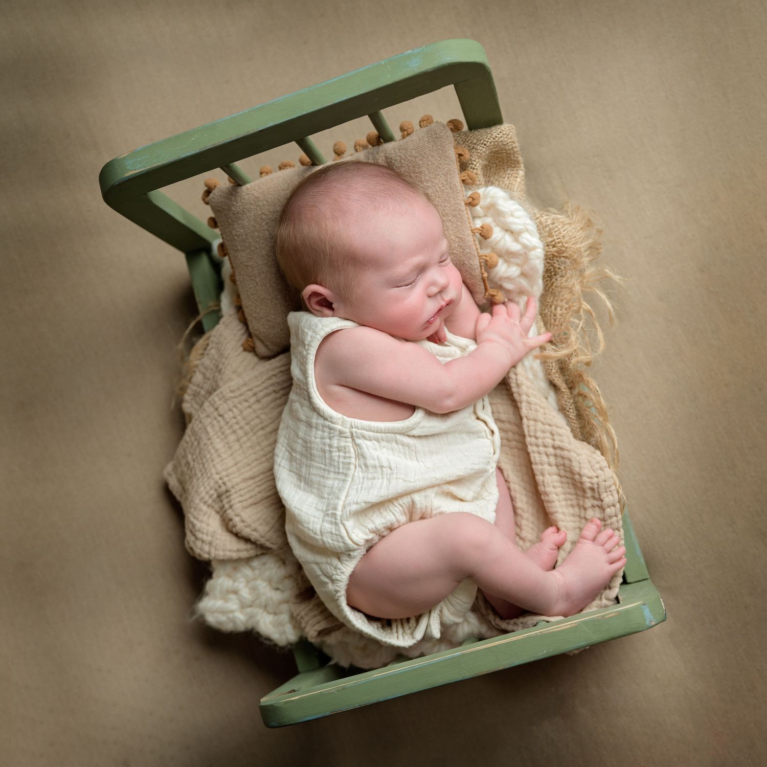 Mobiele studio newbornfotograaf halle; newbornfotograaf aan huis