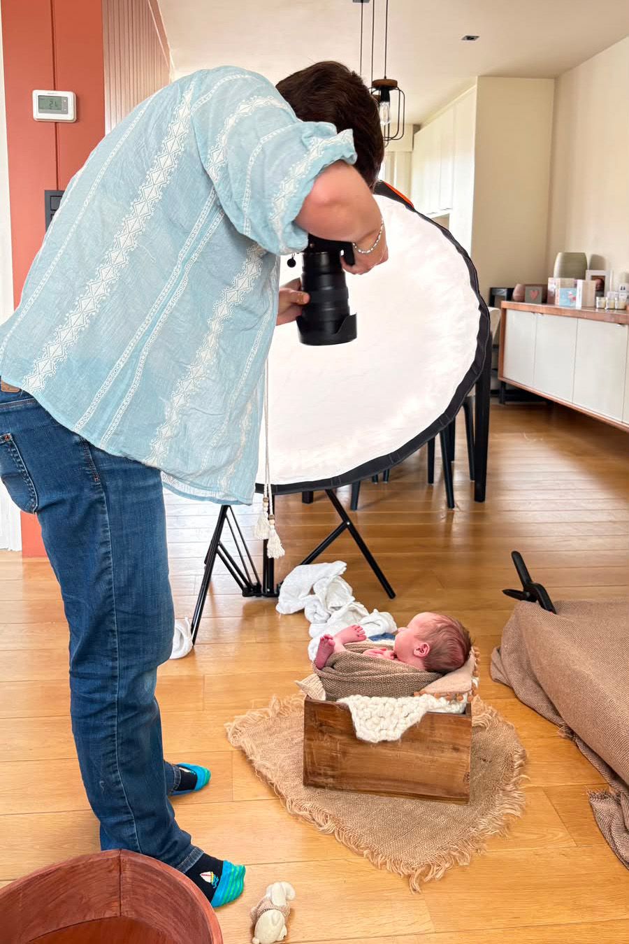 Newborn fotograaf Halle, babyfotografie Halle, newborn fotoshoot, babyshoot Halle, geposeerde tijdloze newbornfotoshoot bij je thuis