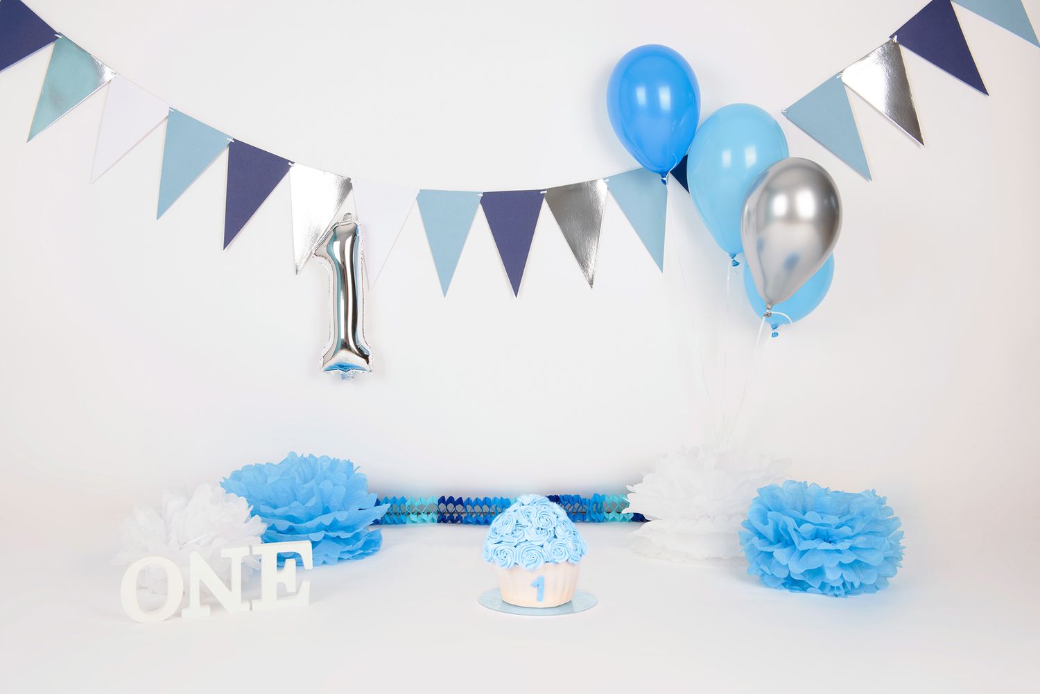 cakesmash Halle, cakesmash fotograaf Halle, cakesmash fotoshoot, paintsmash fotoshoot Halle, eerste verjaardag fotoshoot,