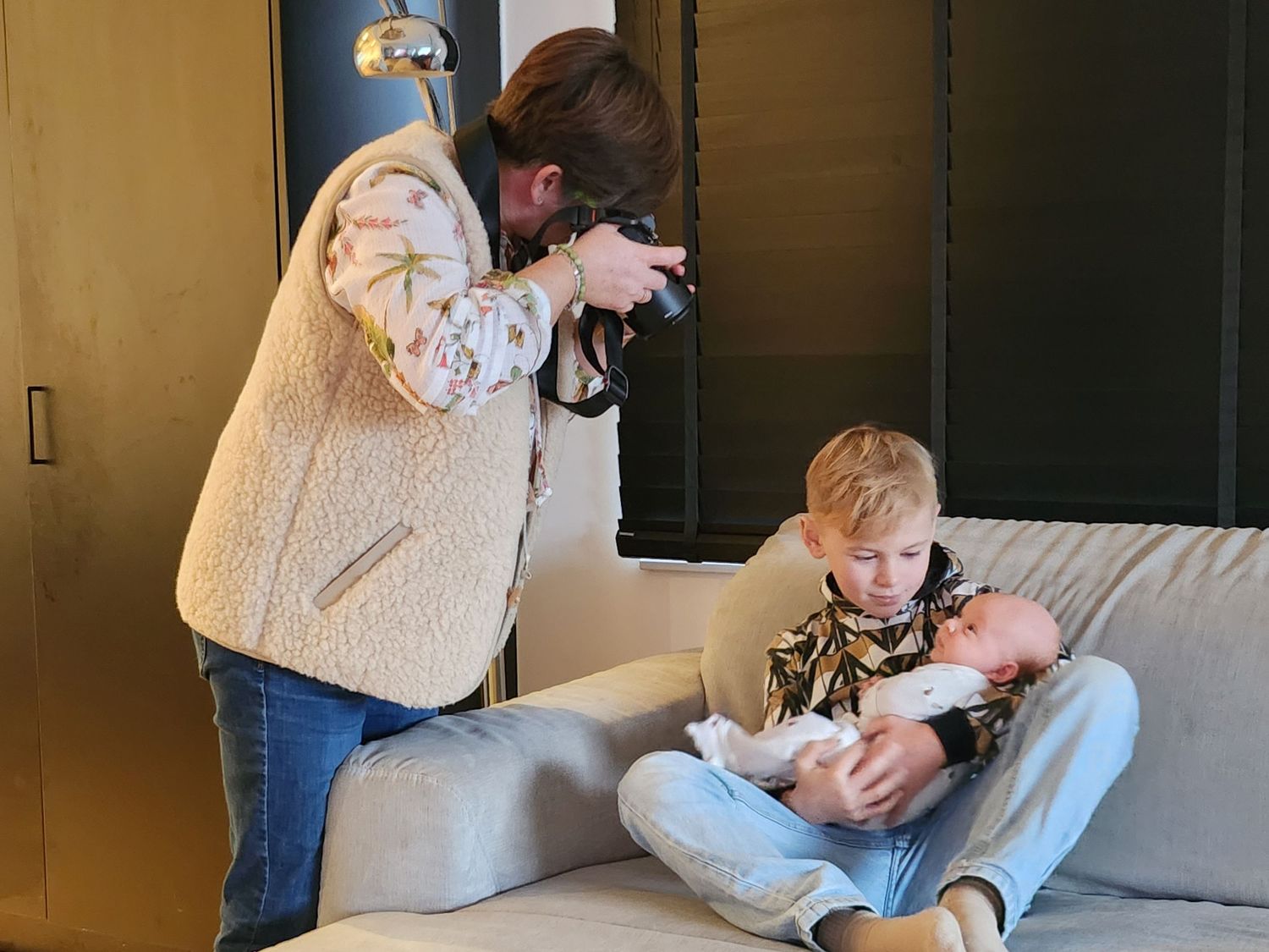 Newborn fotograaf Halle, babyfotografie Halle, newborn fotoshoot, babyshoot Halle, geposeerde tijdloze newbornfotoshoot bij je thuis