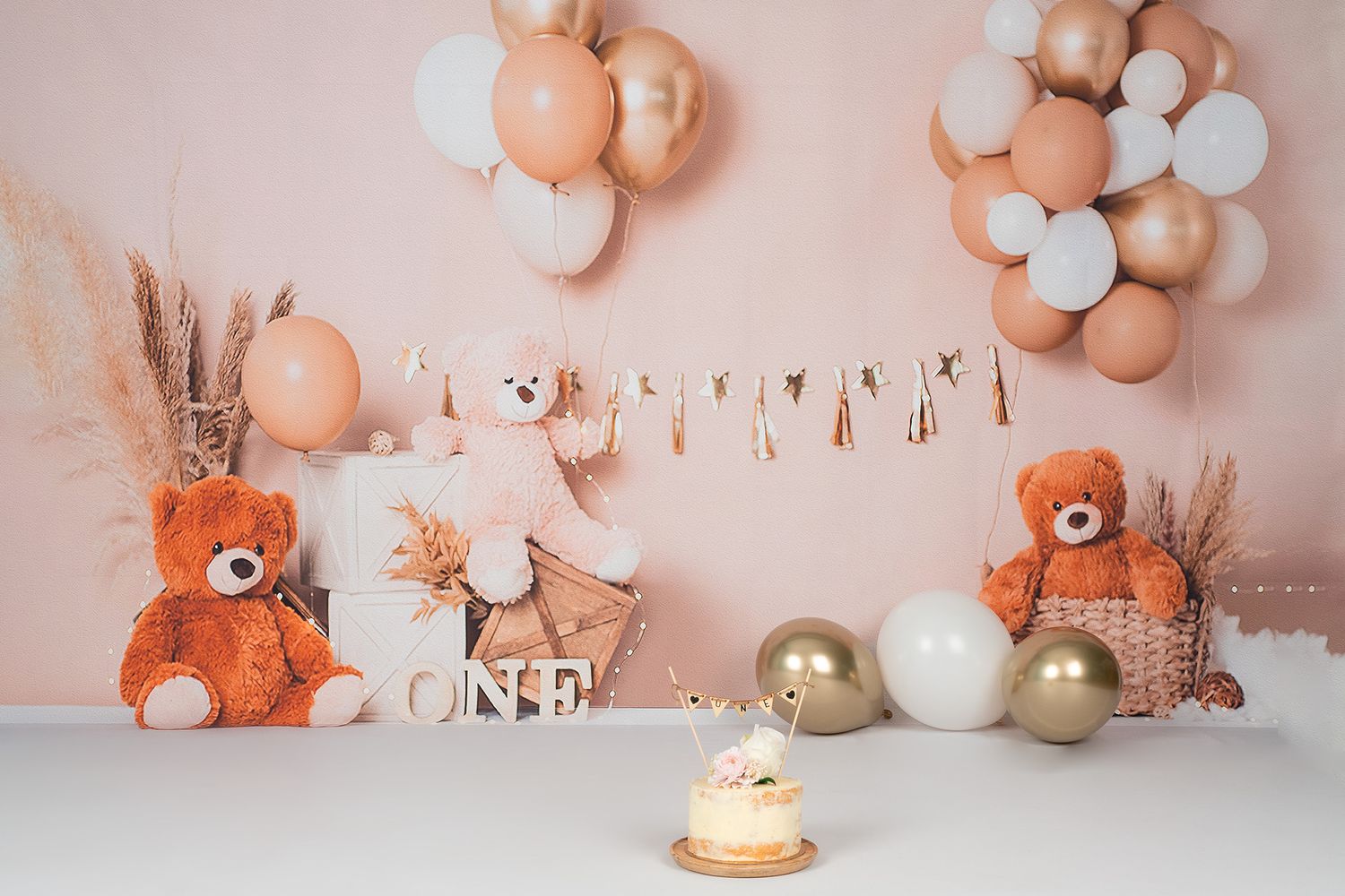 cakesmash Halle, cakesmash fotograaf Halle, cakesmash fotoshoot, paintsmash fotoshoot Halle, eerste verjaardag fotoshoot,