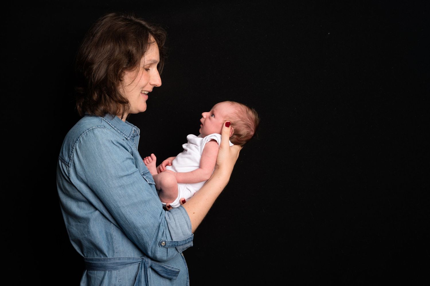 Newborn fotograaf Halle, babyfotografie Halle, newborn fotoshoot, babyshoot Halle, geposeerde tijdloze newbornfotoshoot bij je thuis