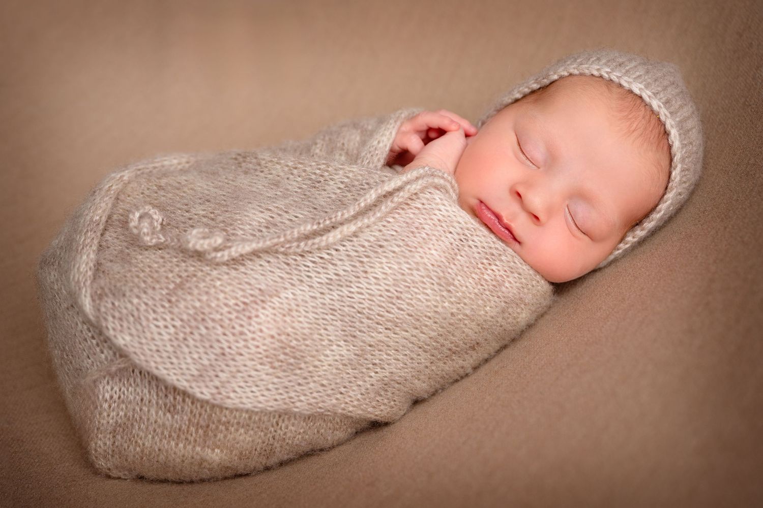 Newborn fotograaf aan huis in Halle en vlaams-brabant. Newbornshoot aan huis.