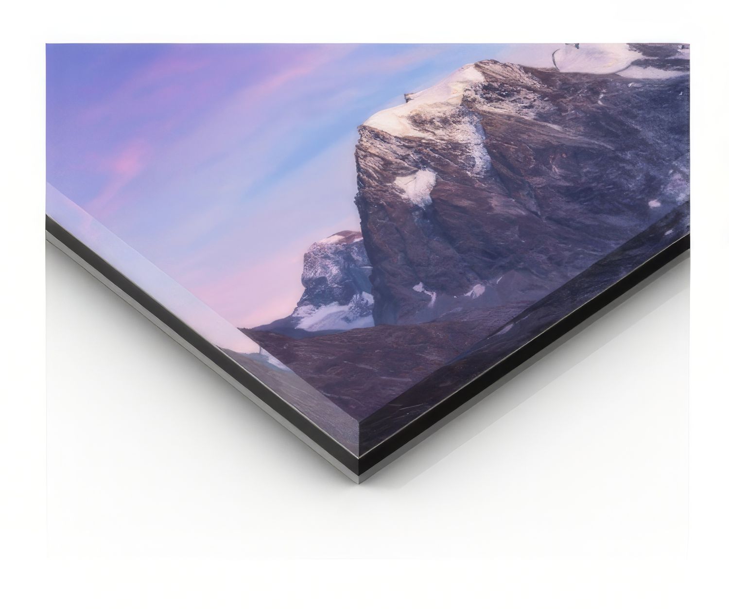 Tirage argentique sur Dibond 2mm sous Plexiglas 3mm mat sans reflets. Zoom sur la finition haut de gamme et l'épaisseur du support rigide.