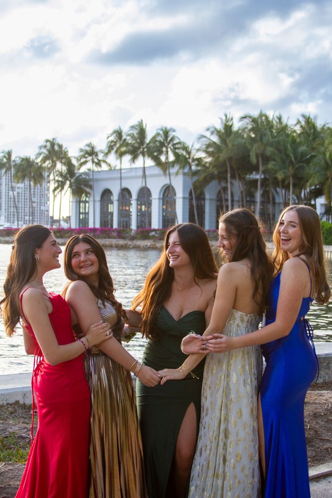Palm Beach Gardens prom group portrait by waterfront