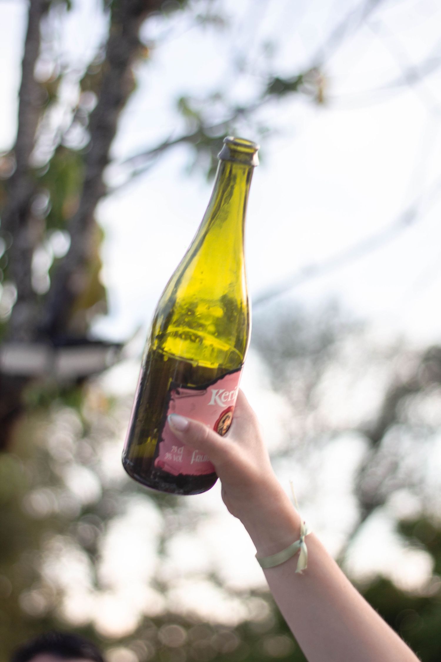 Une bouteille de cidre lors d'une fête