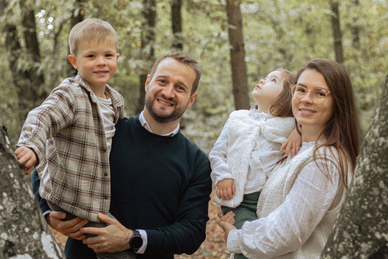 Shooting famille en forêt