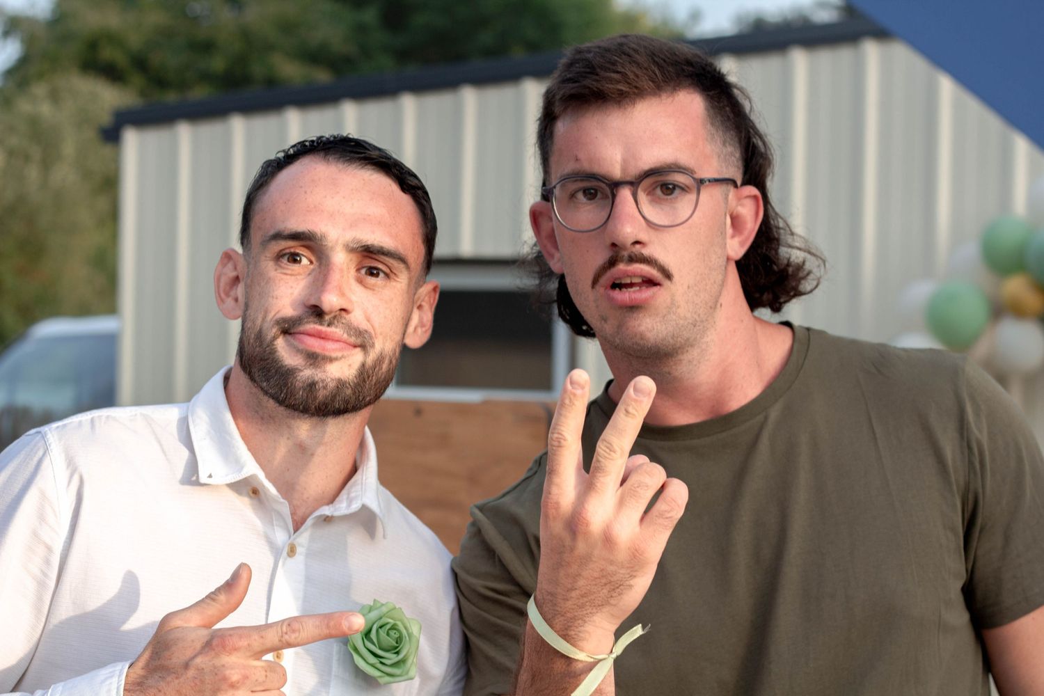 Copains lors d'une soirée