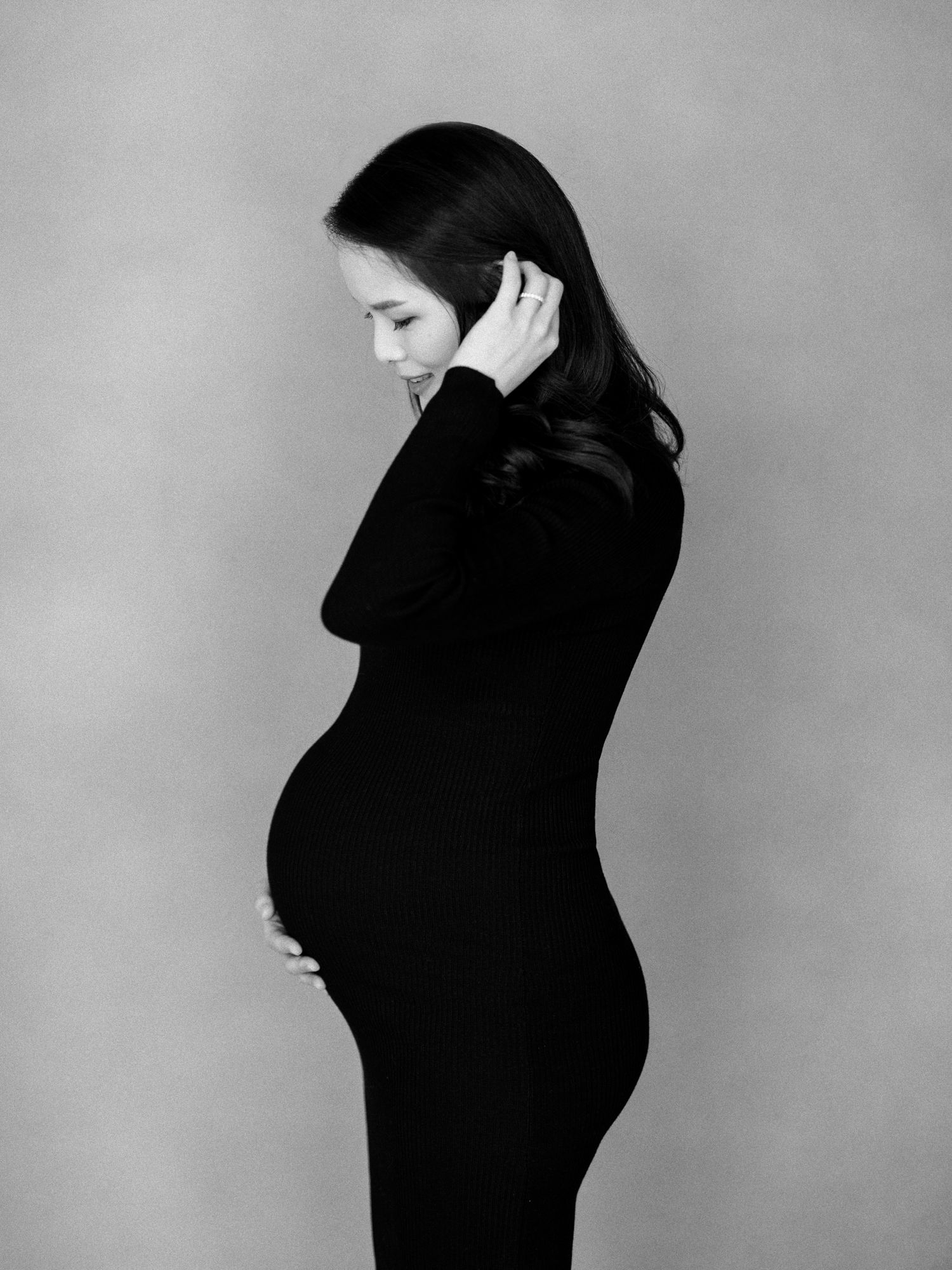 Elegant maternity photography and motherhood portraits in New York City by STUDIO OC
