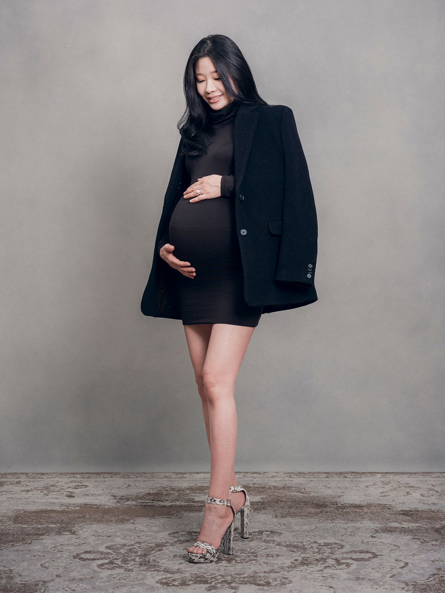 Elegant maternity photography and motherhood portraits in New York City by STUDIO OC