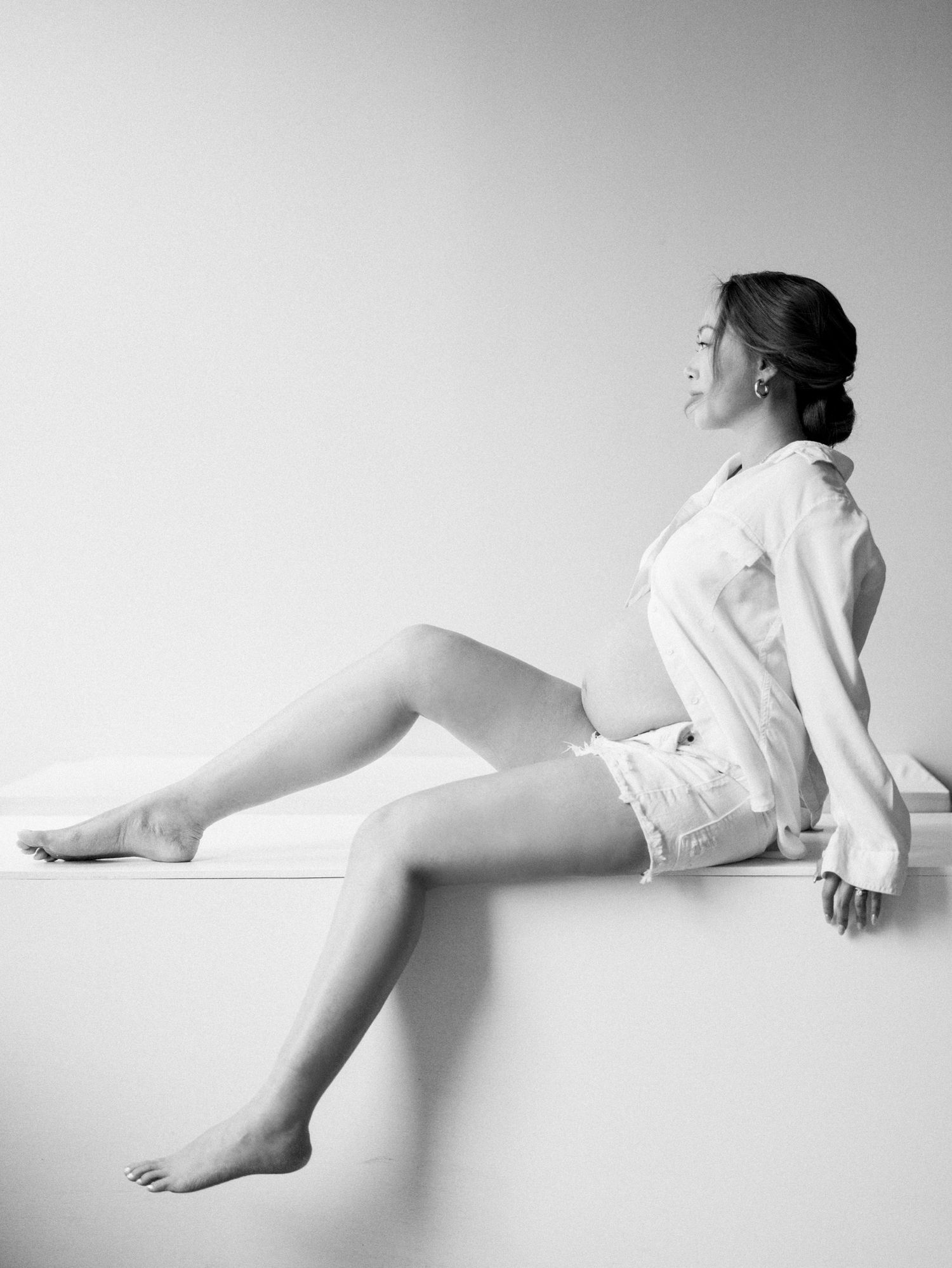 Elegant maternity photography and motherhood portraits in New York City by STUDIO OC