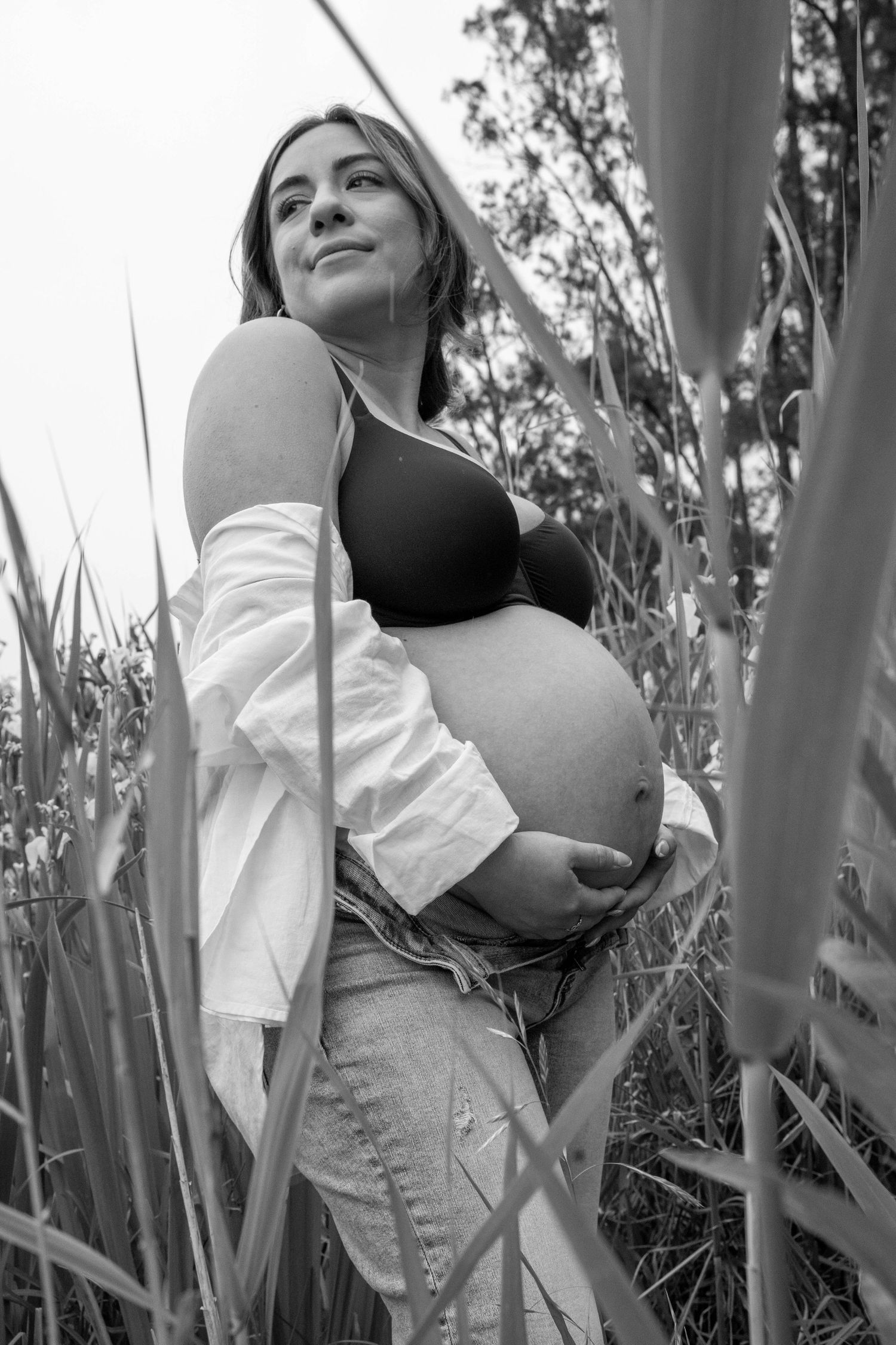 Western Sydney family photographer capturing relaxed, heartfelt moments between parents and children