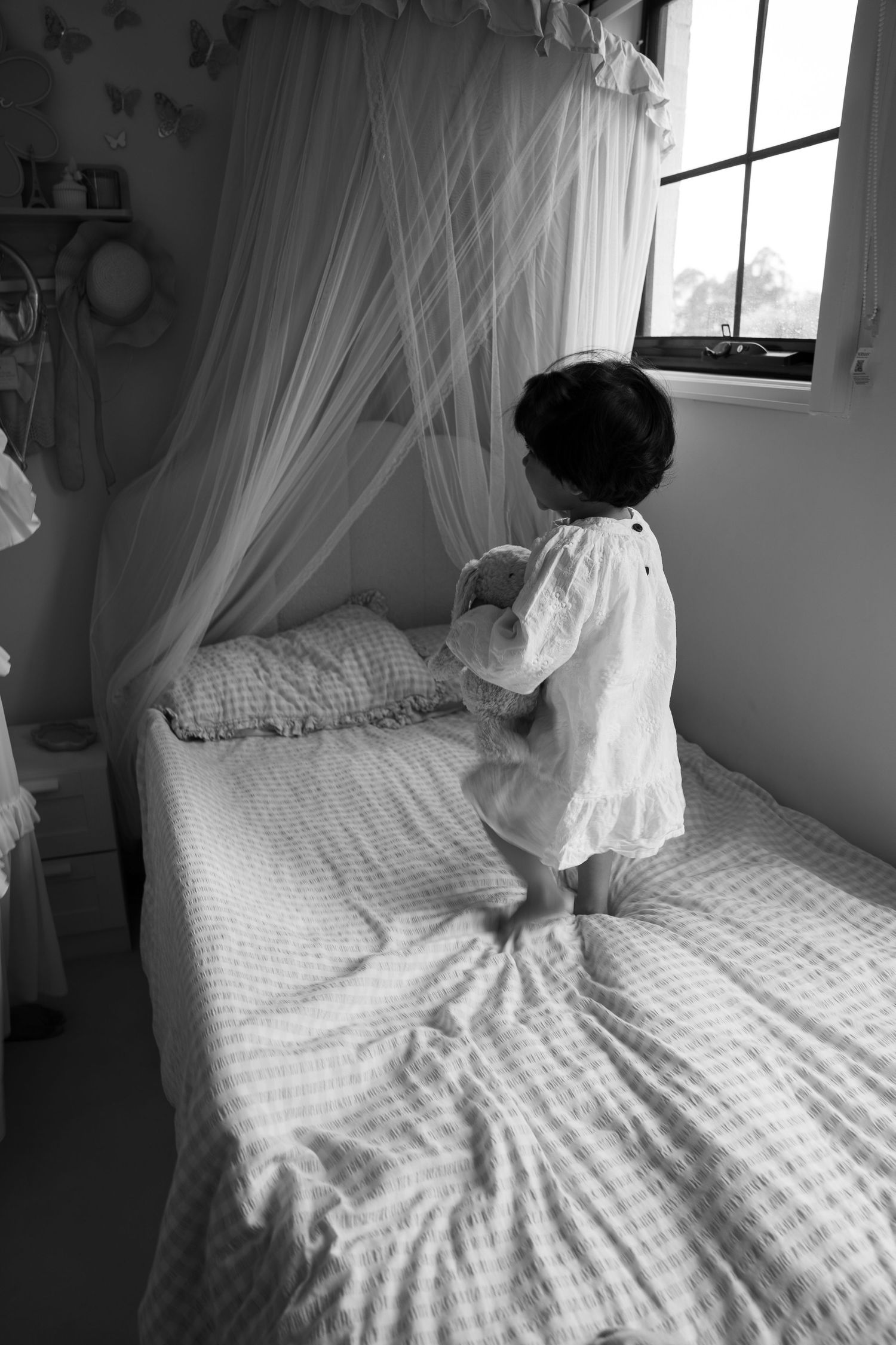 Western Sydney family photographer capturing relaxed, heartfelt moments between parents and children