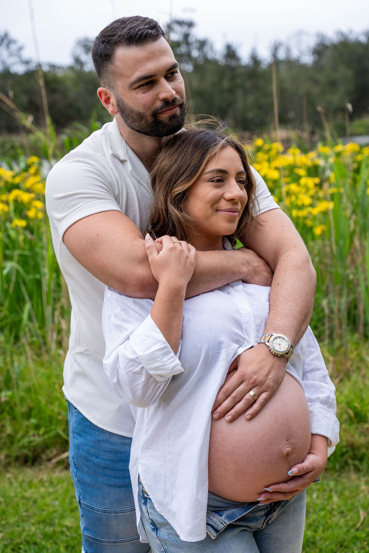 Western Sydney family photographer capturing relaxed, heartfelt moments between parents and children