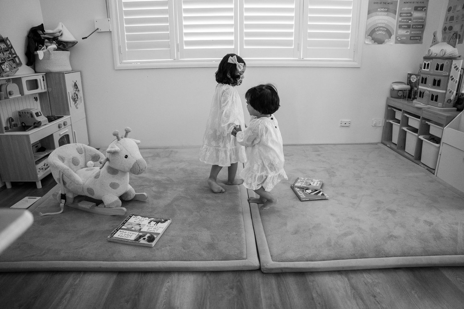 Western Sydney family photographer capturing relaxed, heartfelt moments between parents and children