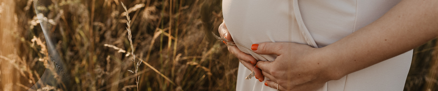 Golden hour outdoor photoshoot in Western Sydney, natural and relaxed portraits.