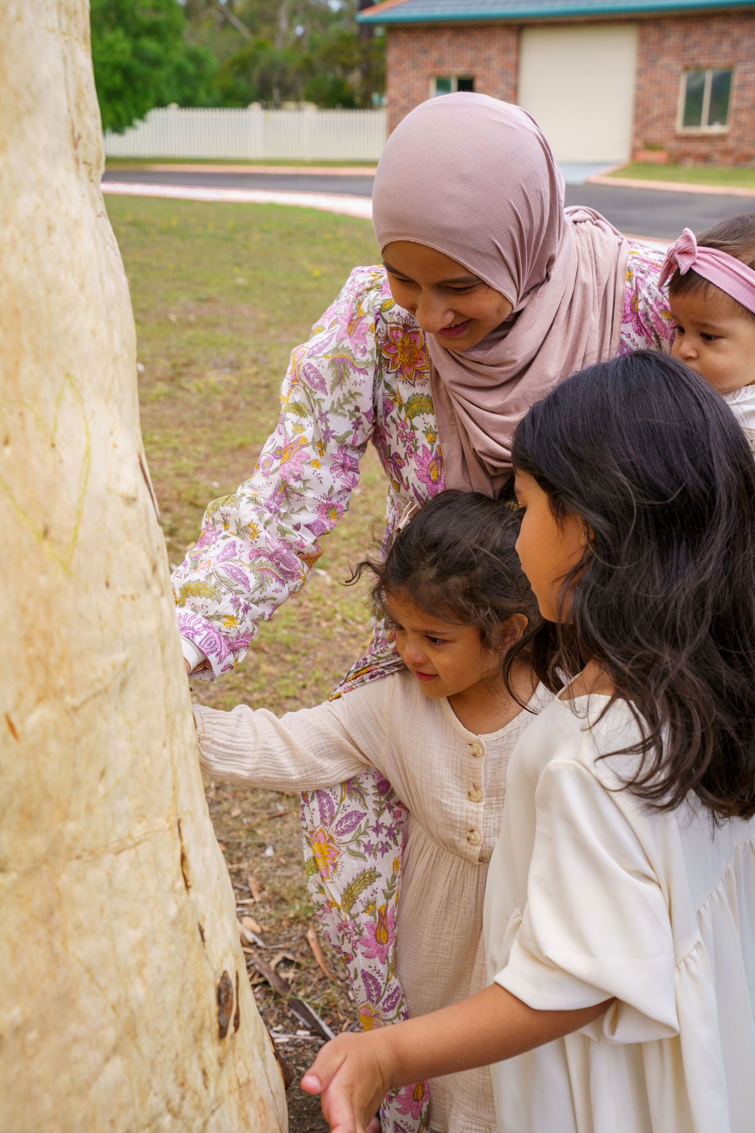 Gentle, natural photography of families and parents with children in Western Sydney