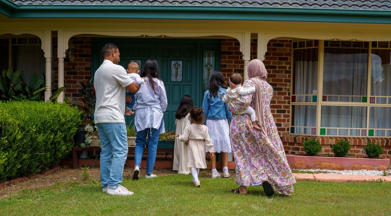 Gentle, natural photography of families and parents with children in Western Sydney