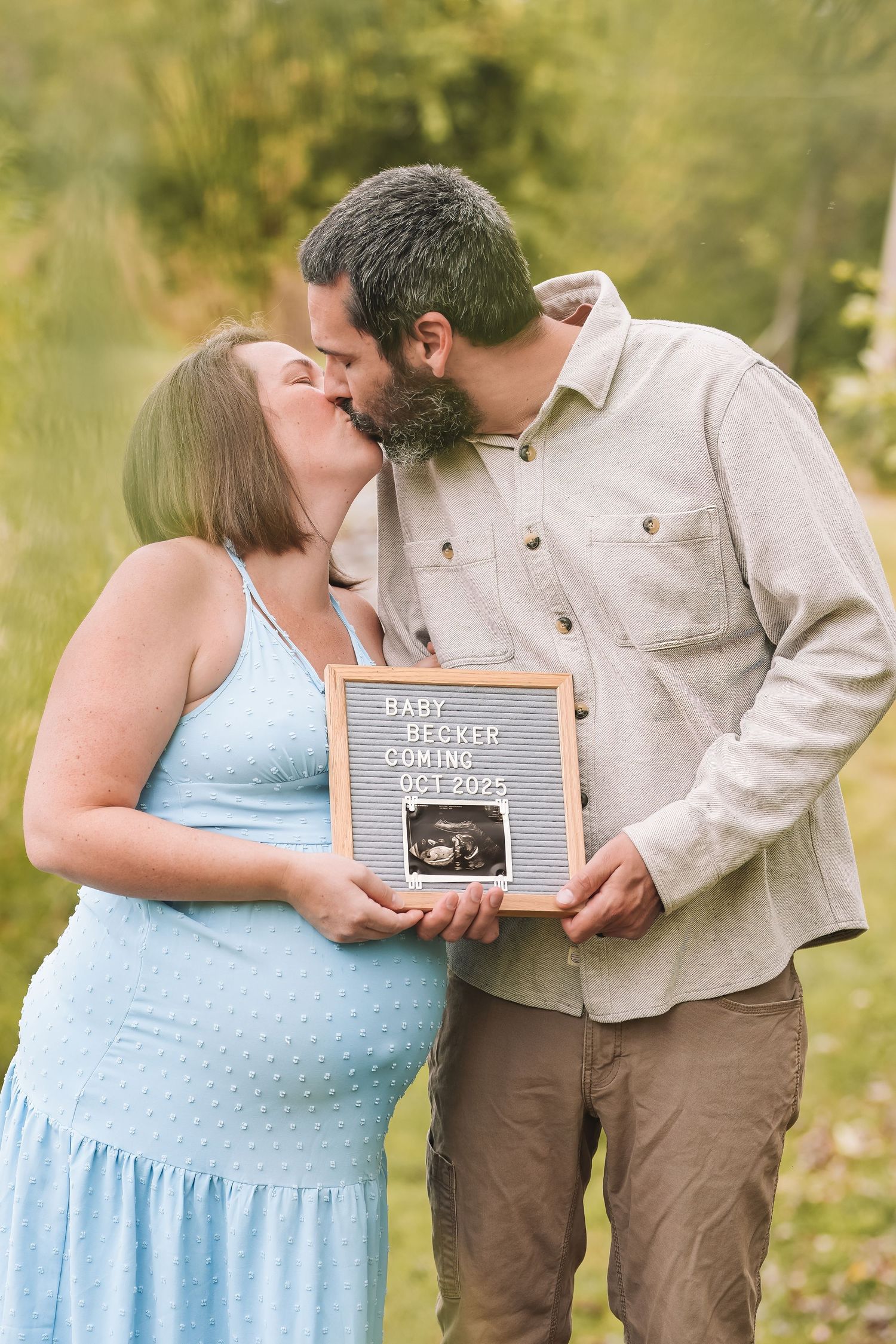 Outdoor pregnancy announcement with ultrasound photo | Leesburg, Virginia maternity photographer.