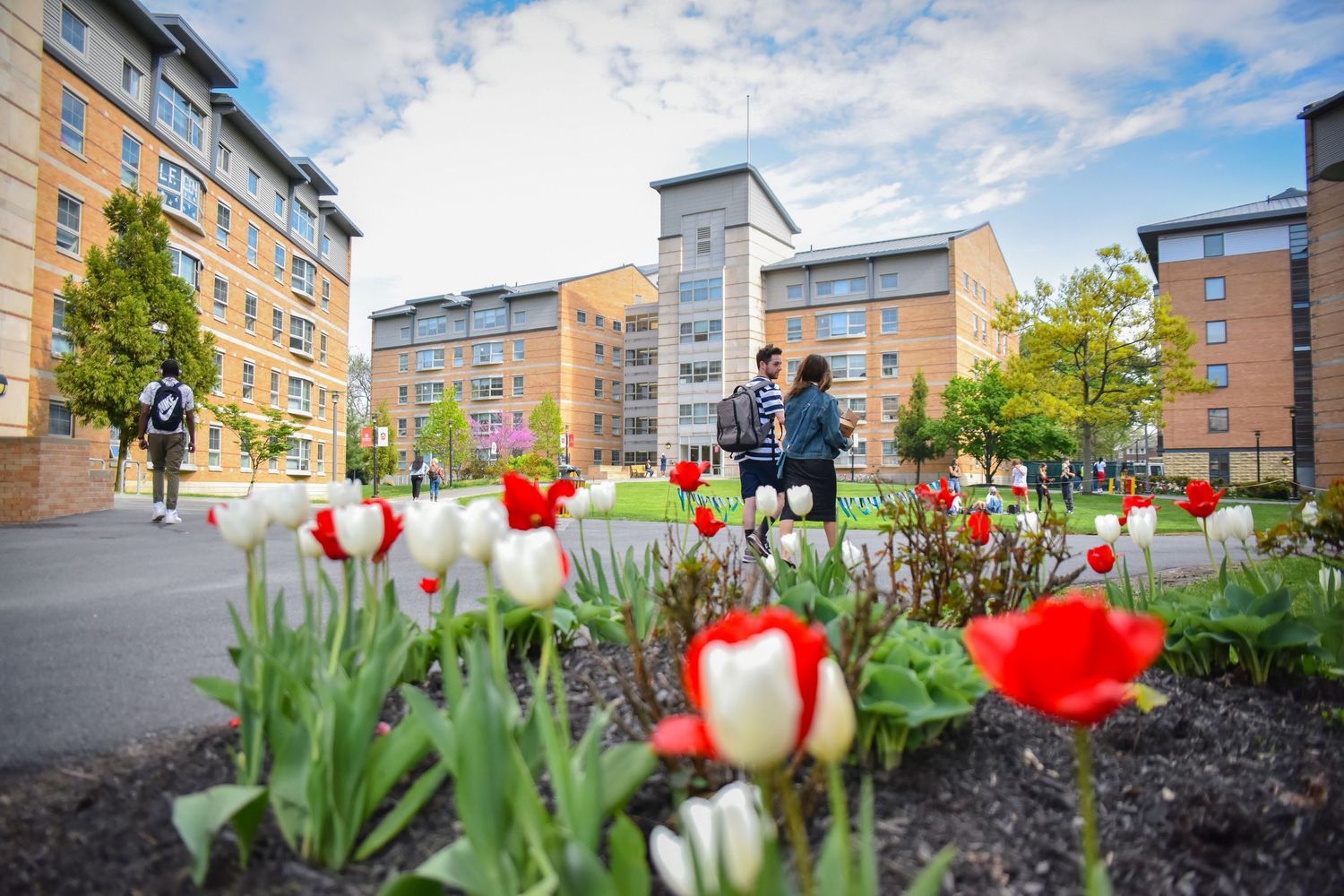 university students walking on campus in spring | HIGHER EDUCATION PHOTOGRAPHER, UNIVERSITY PHOTOGRAPHER