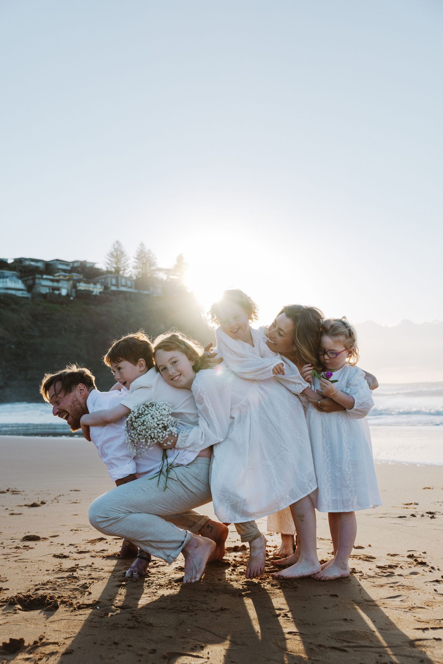 Family Photography - Candid image of big family at Bilgola Beach, Northern Beaches, Sydney