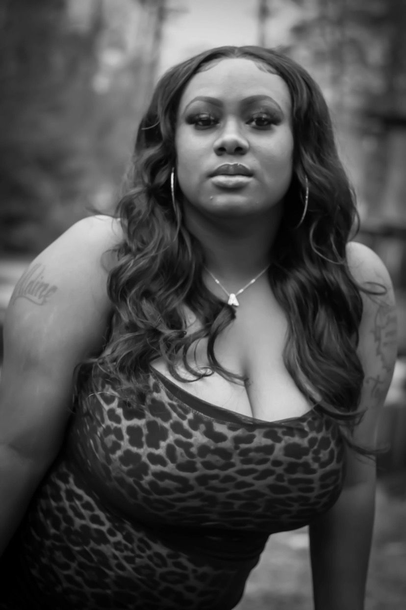 Black and white modeling portrait capturing confidence, emotion, and natural beauty in an outdoor setting