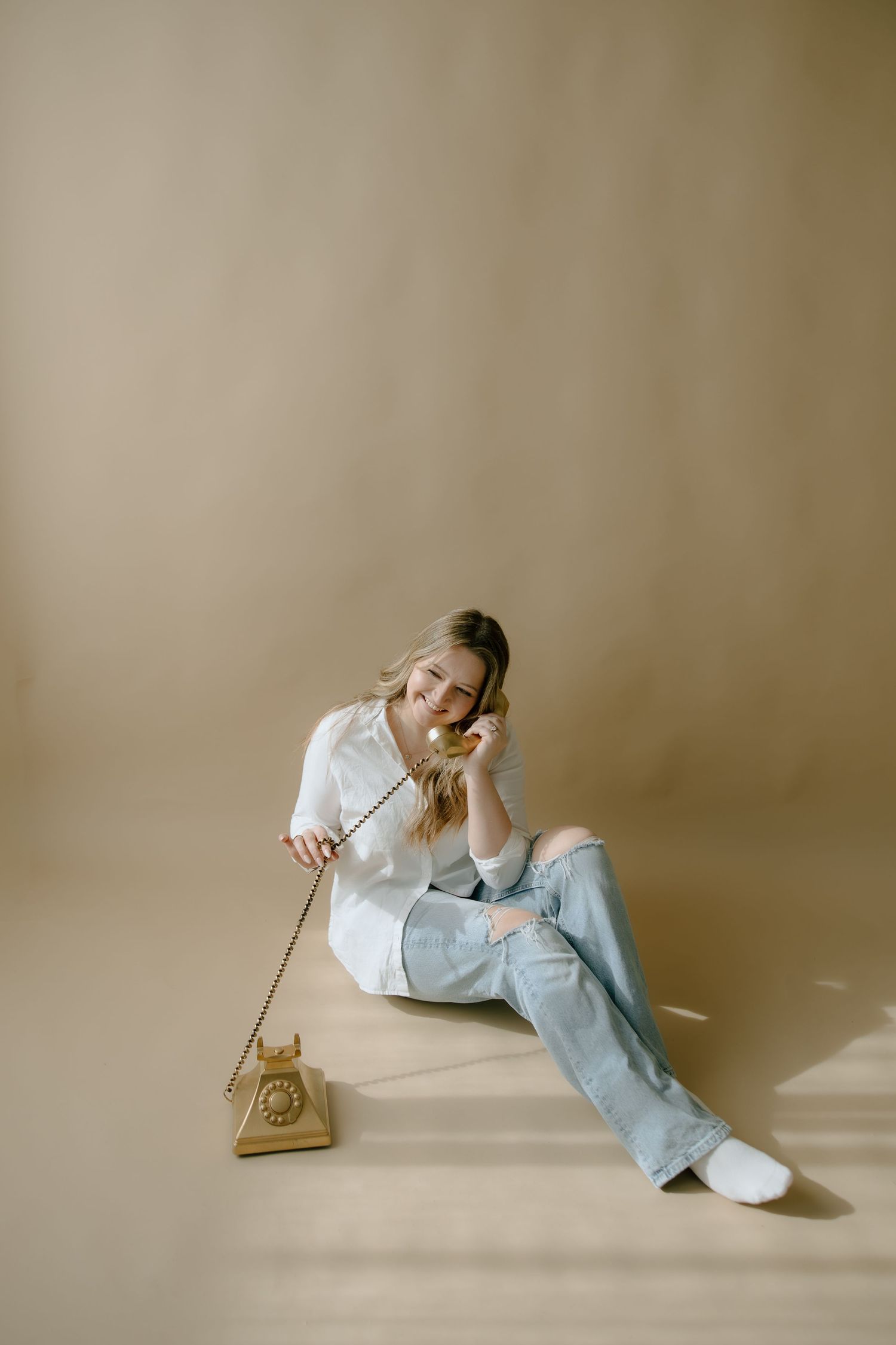 Photographer branding photos, casual outfit at The Studio On Broad in Richmond, VA shot by a virginia branding photographer.