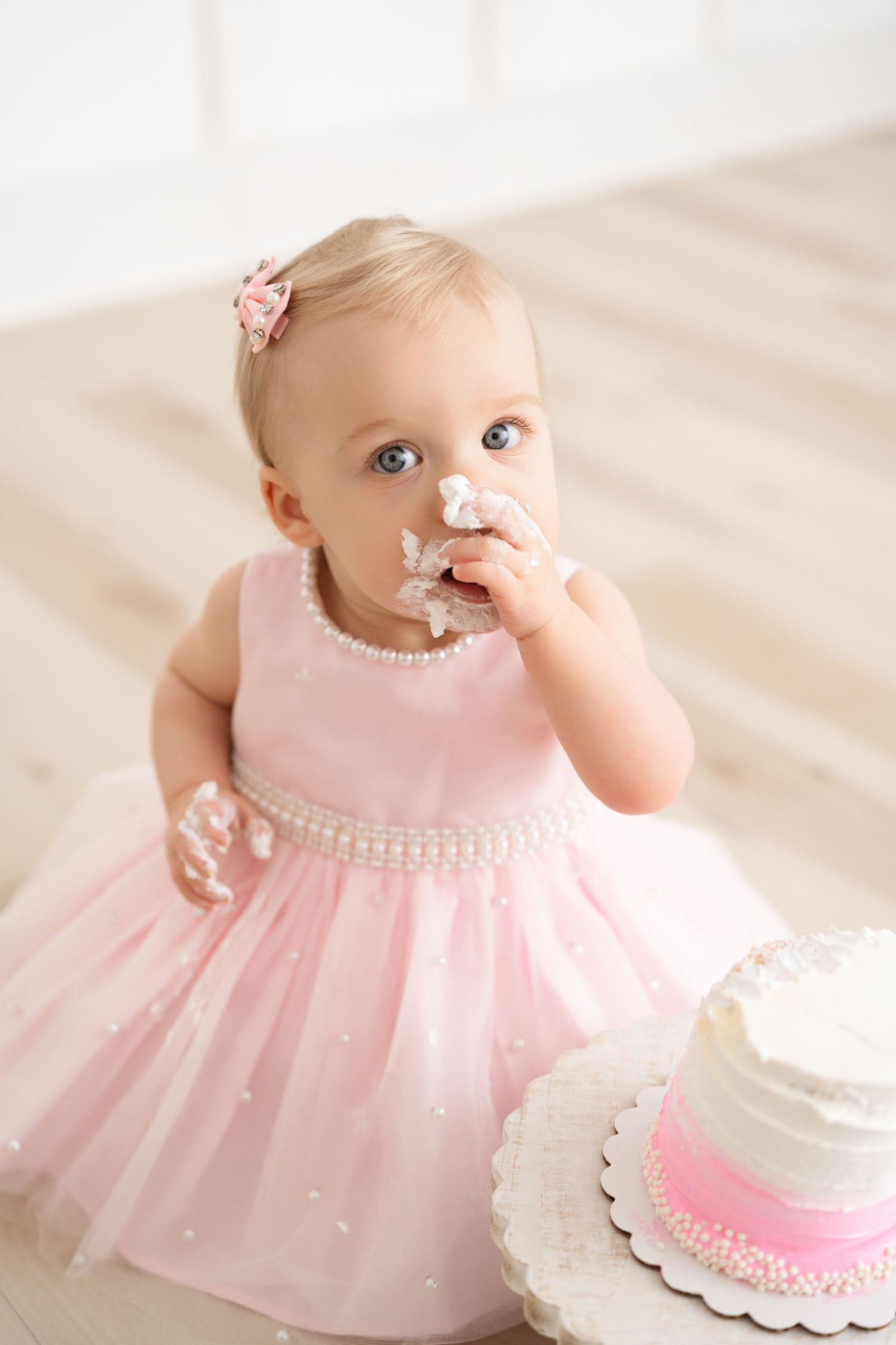 first birthday cake smash photography in Clarksville TN