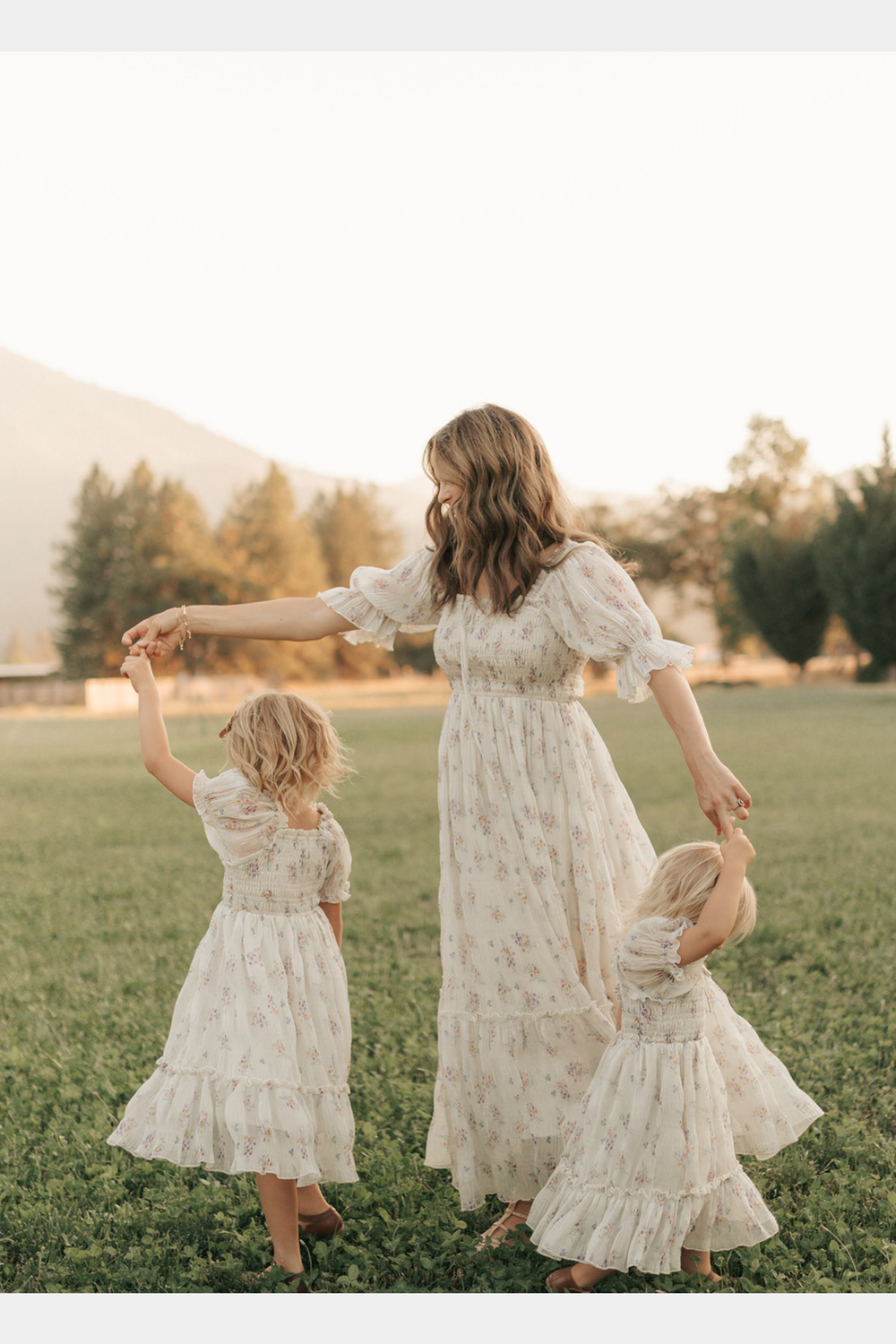client wardrobe for newborn and maternity sessions in Clarksville TN